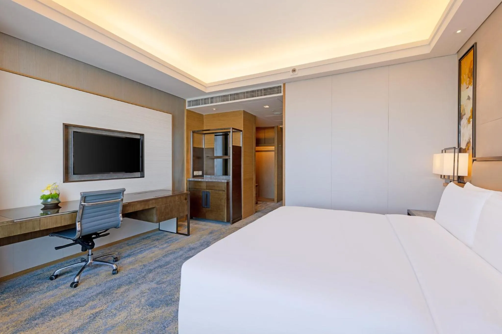 Photo of the whole room, Bed in Shangri-La Songbei, Harbin