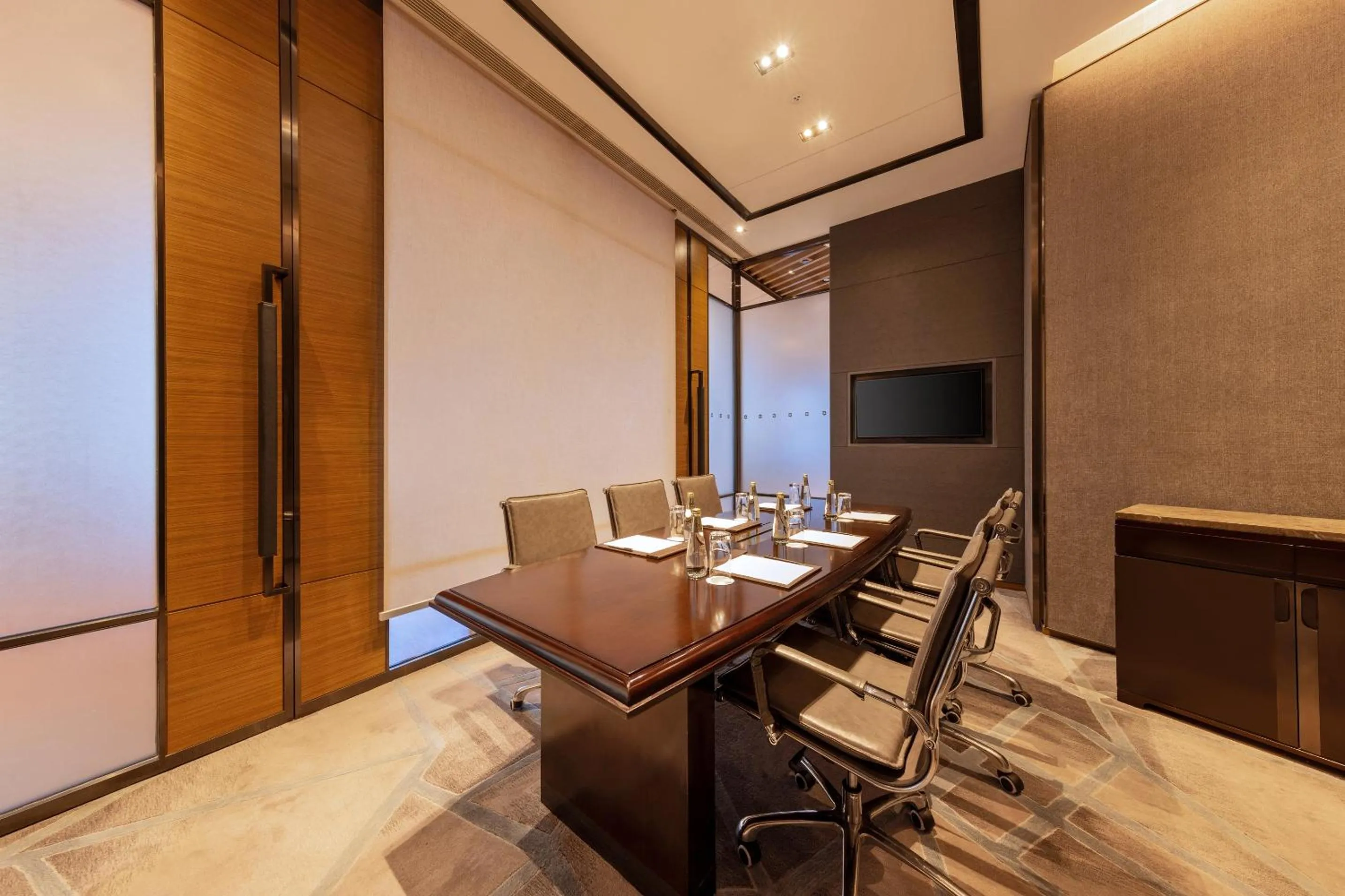 Restaurant/places to eat in Shangri-La Songbei, Harbin