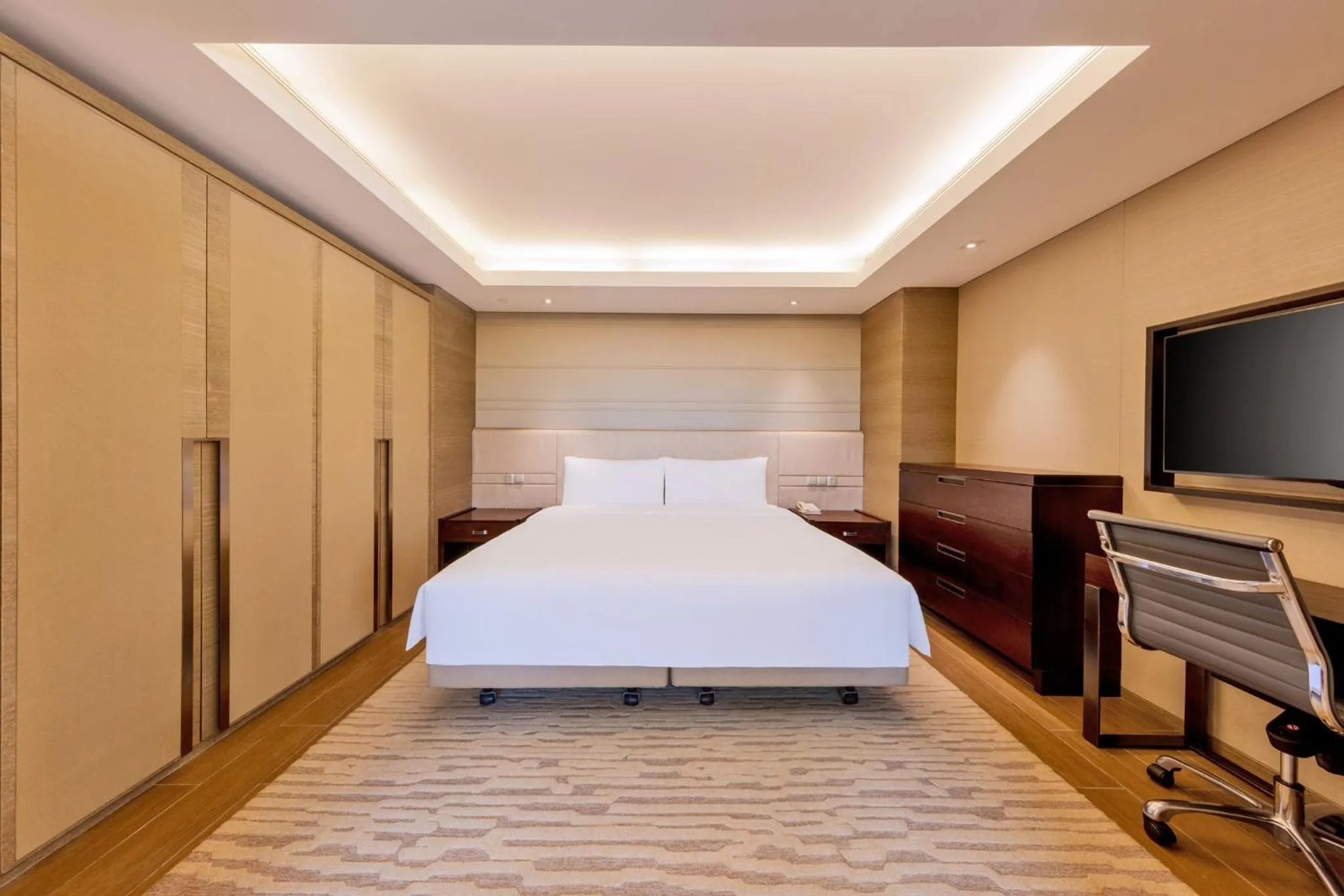 Photo of the whole room, Bed in Shangri-La Songbei, Harbin