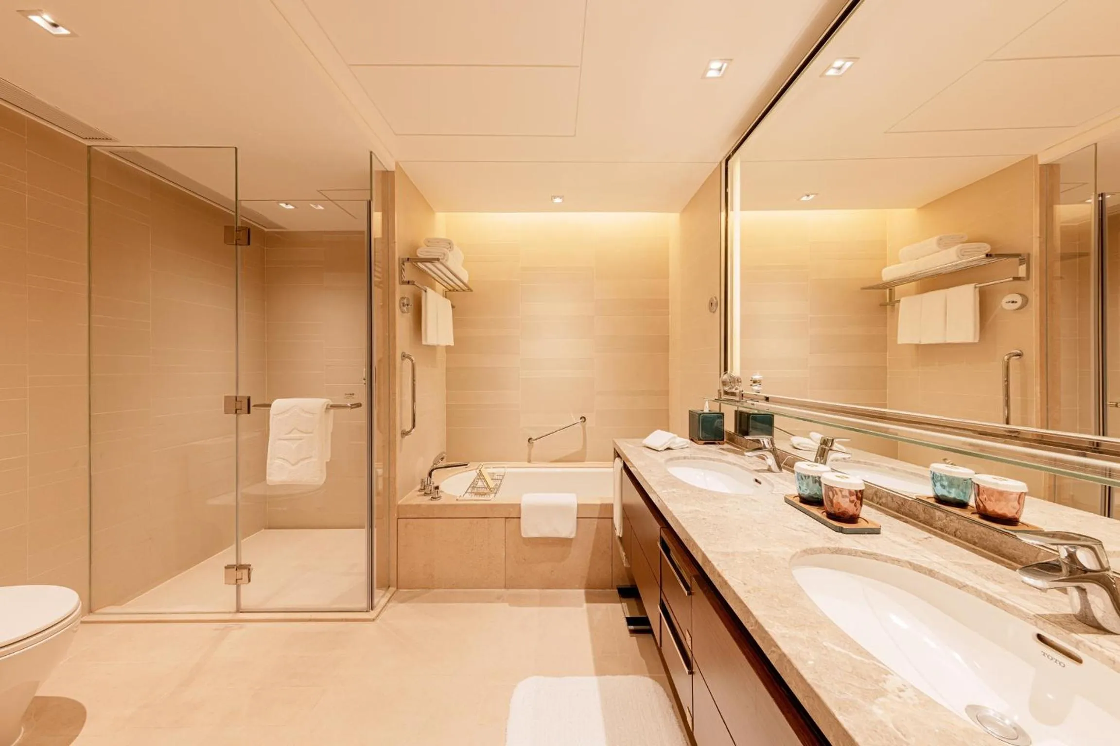 Toilet in Shangri-La Songbei, Harbin