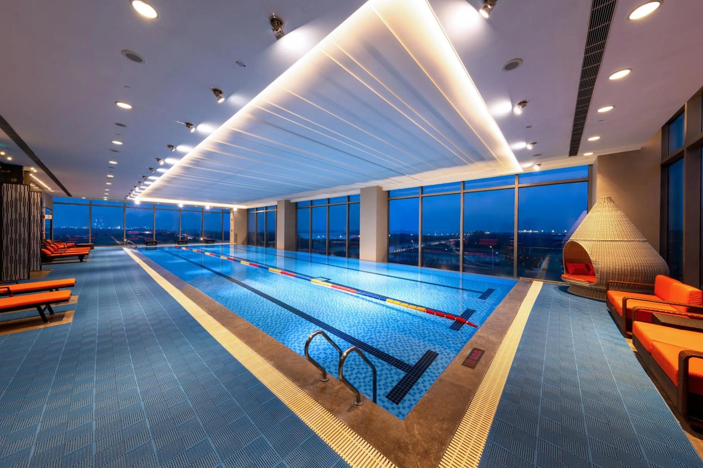 Swimming pool in Shangri-La Songbei, Harbin