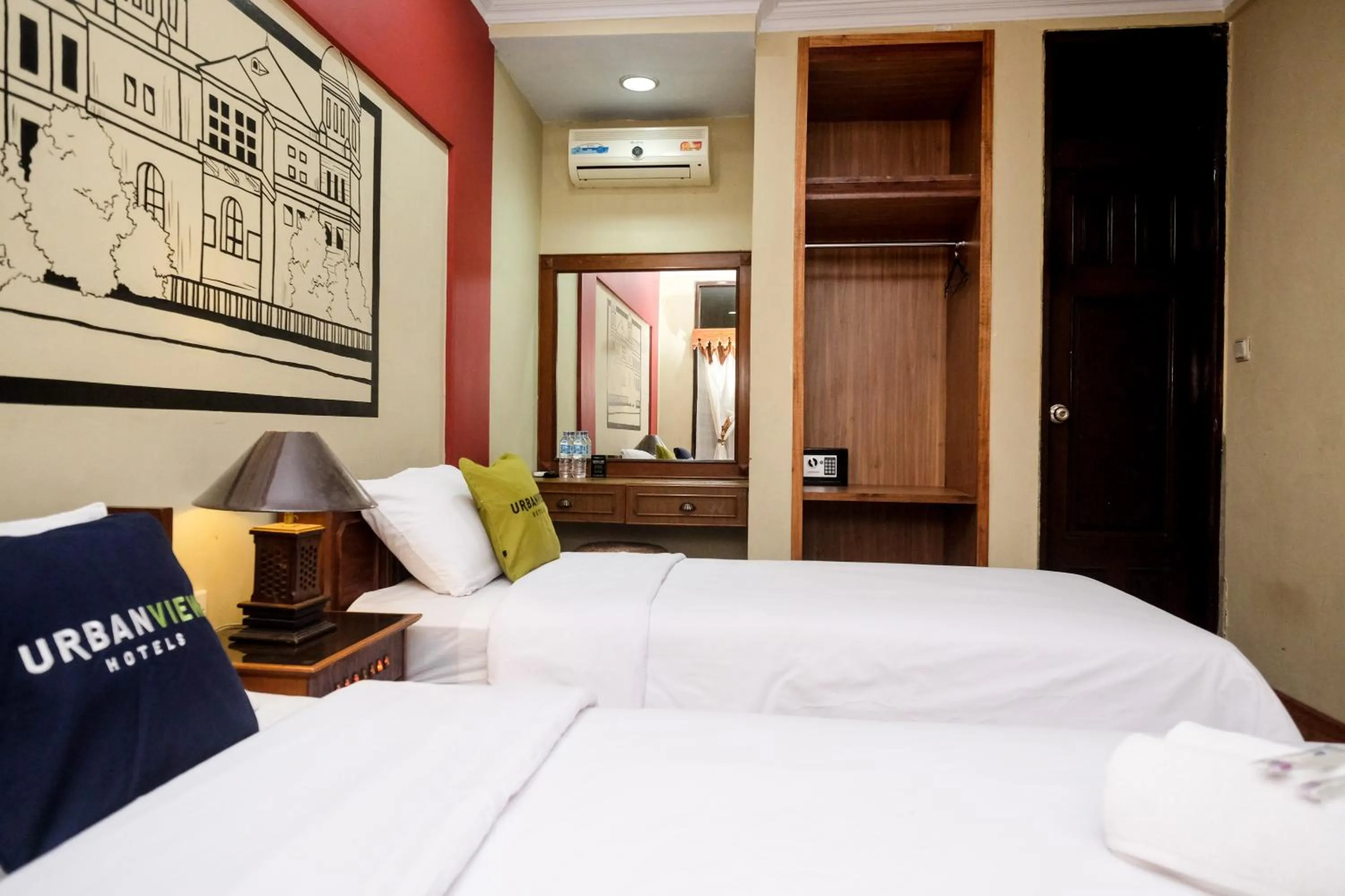 Bedroom, Bed in Urbanview Hotel Syariah Wisnugraha by RedDoorz