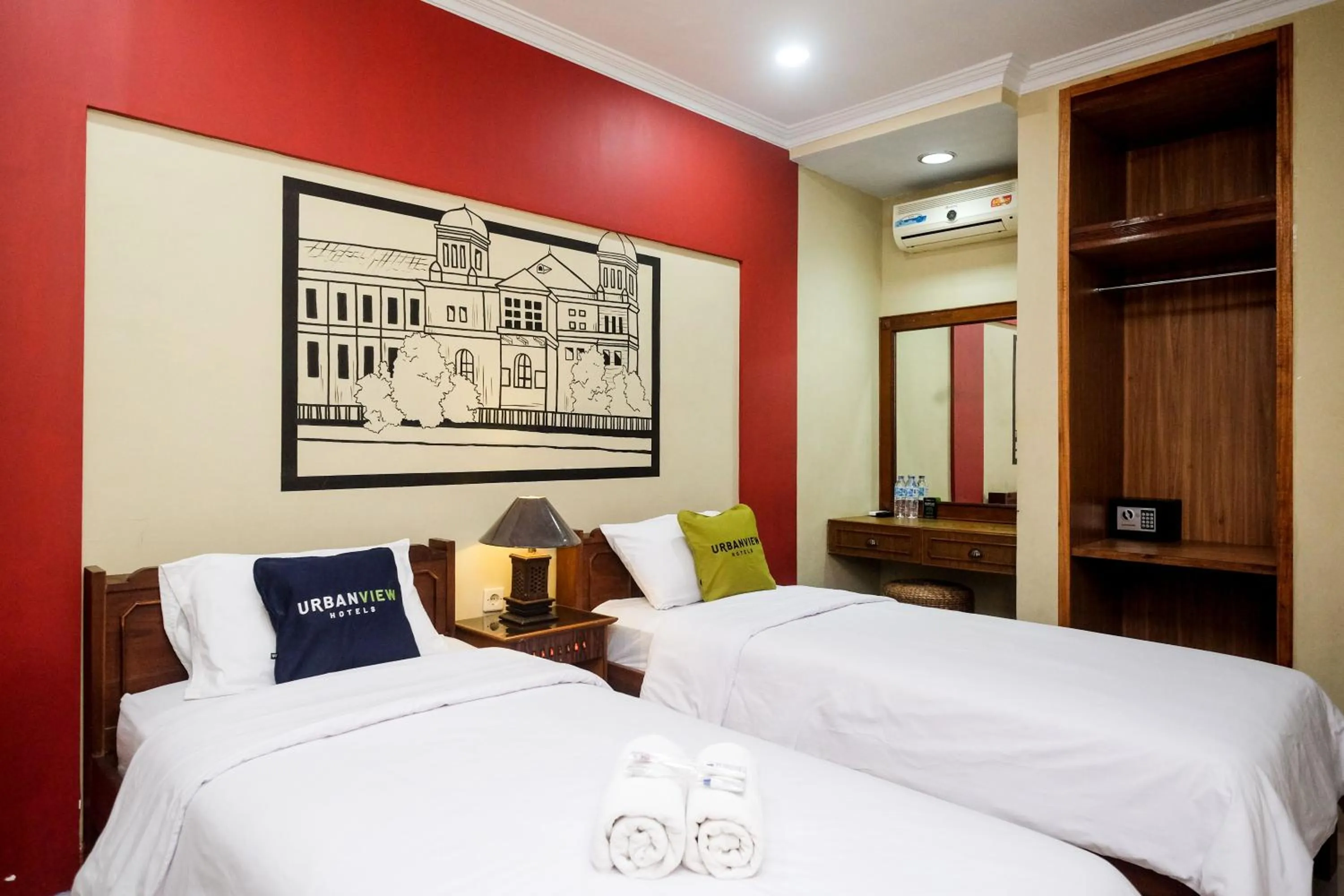 Bedroom, Bed in Urbanview Hotel Syariah Wisnugraha by RedDoorz
