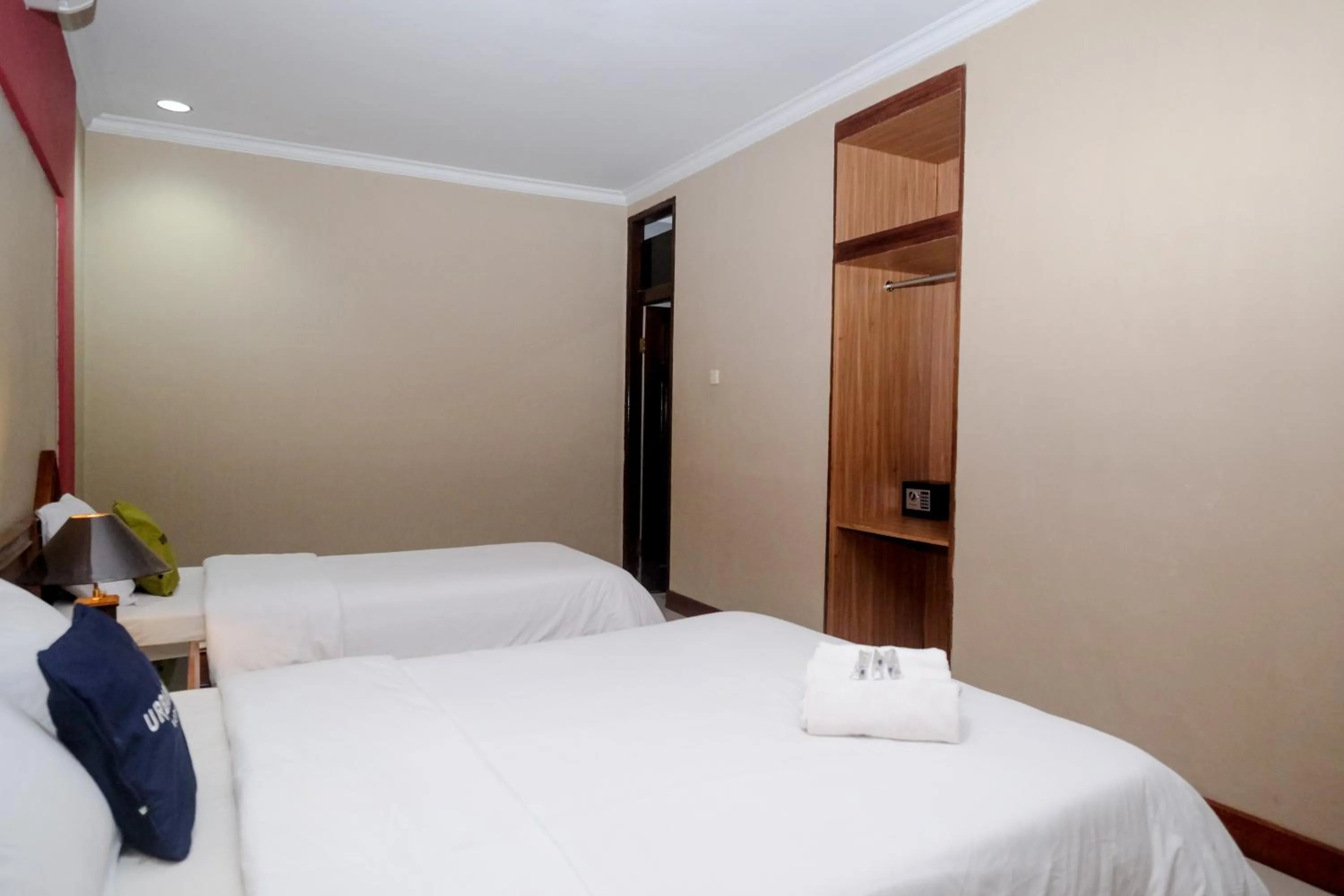 Bedroom, Bed in Urbanview Hotel Syariah Wisnugraha by RedDoorz