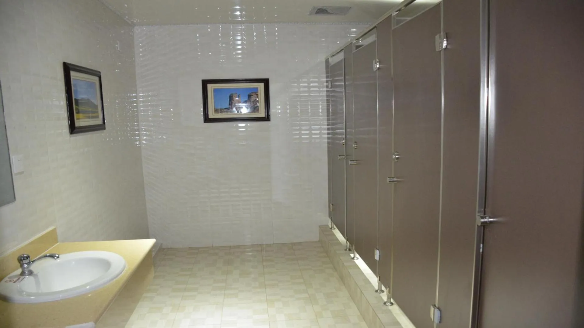 Toilet in The Silk Road Travelers Hostel