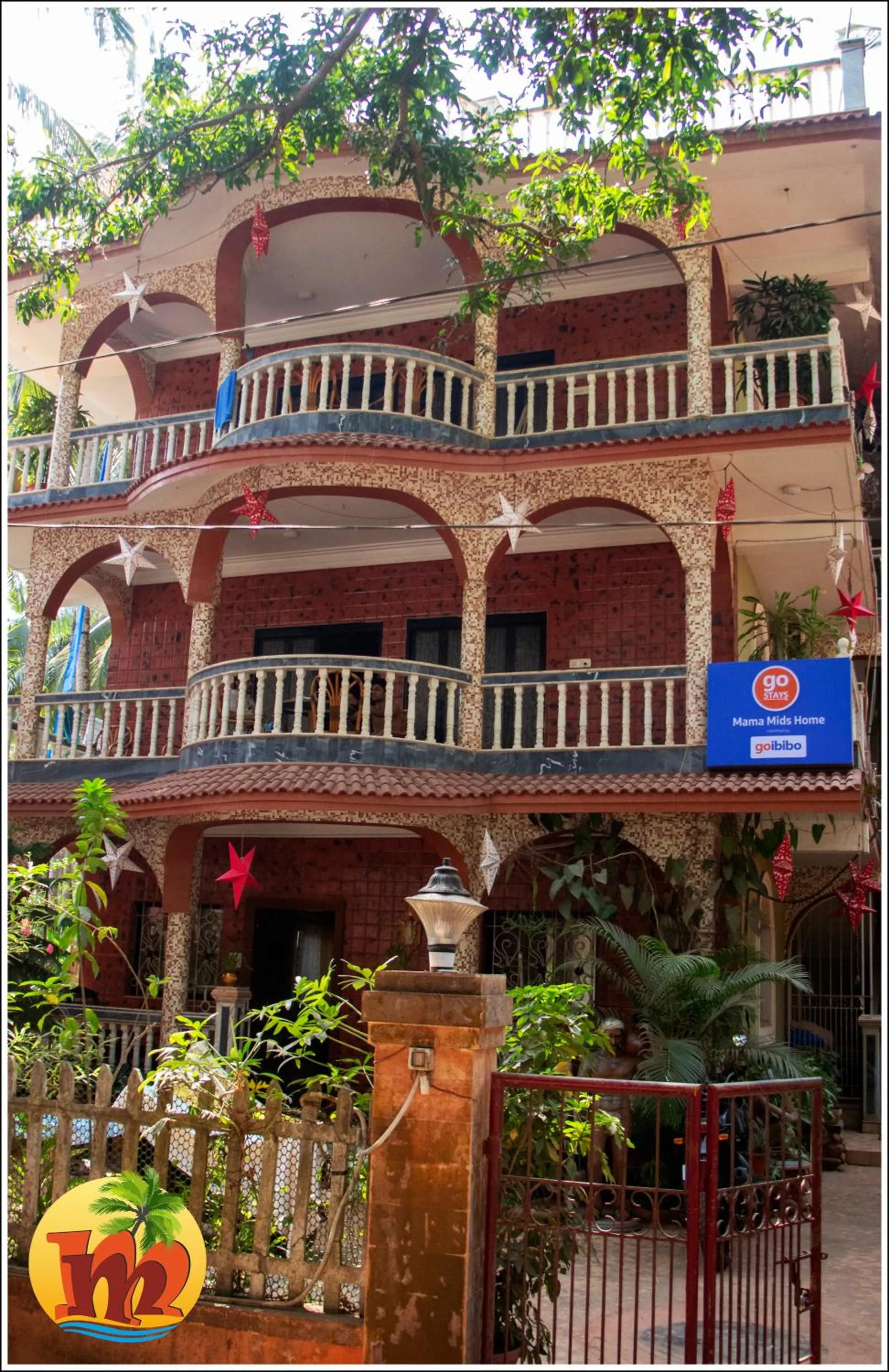 Facade/entrance in Mama Mids Home