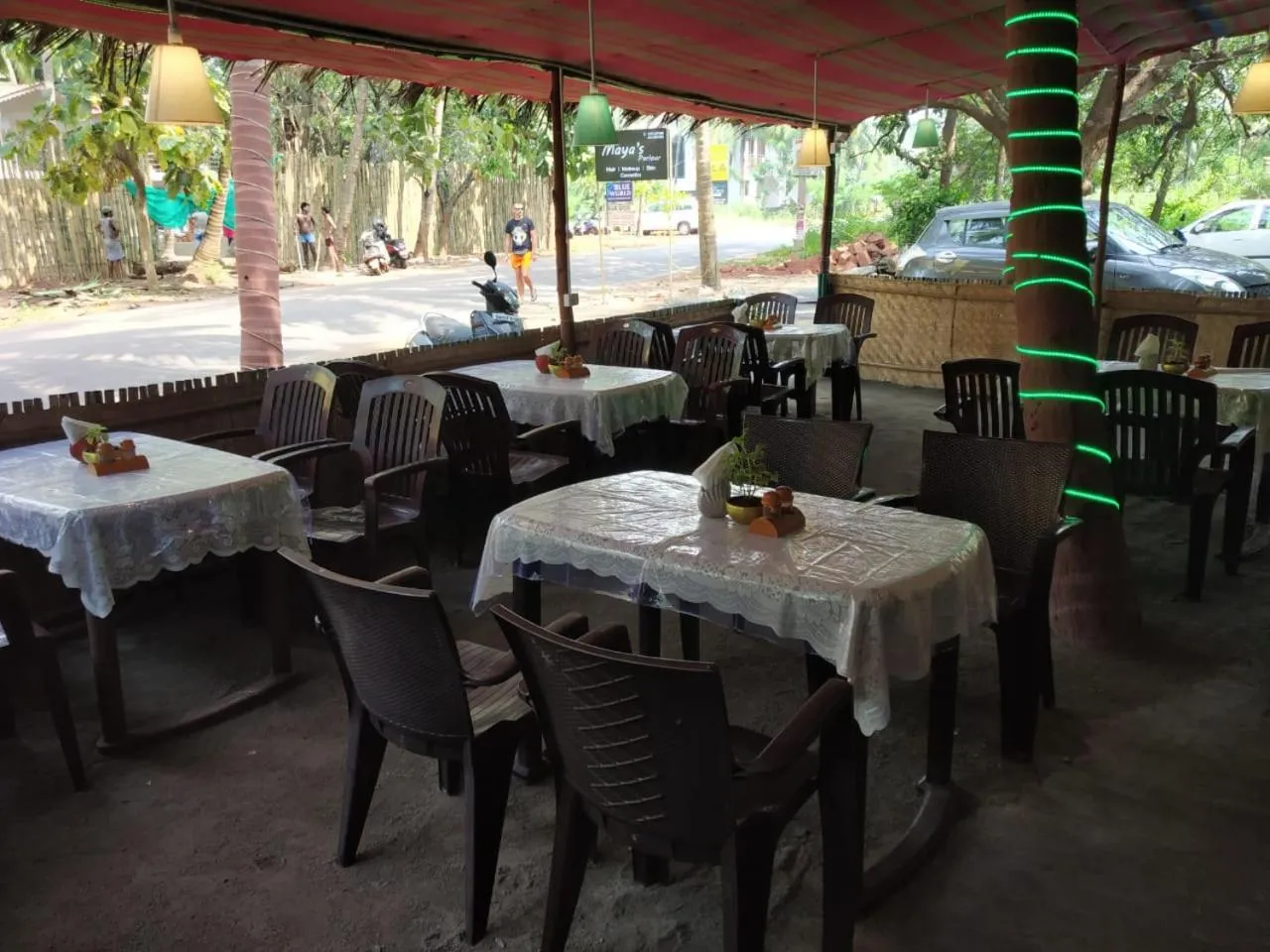 Restaurant/places to eat in Mama Mids Home