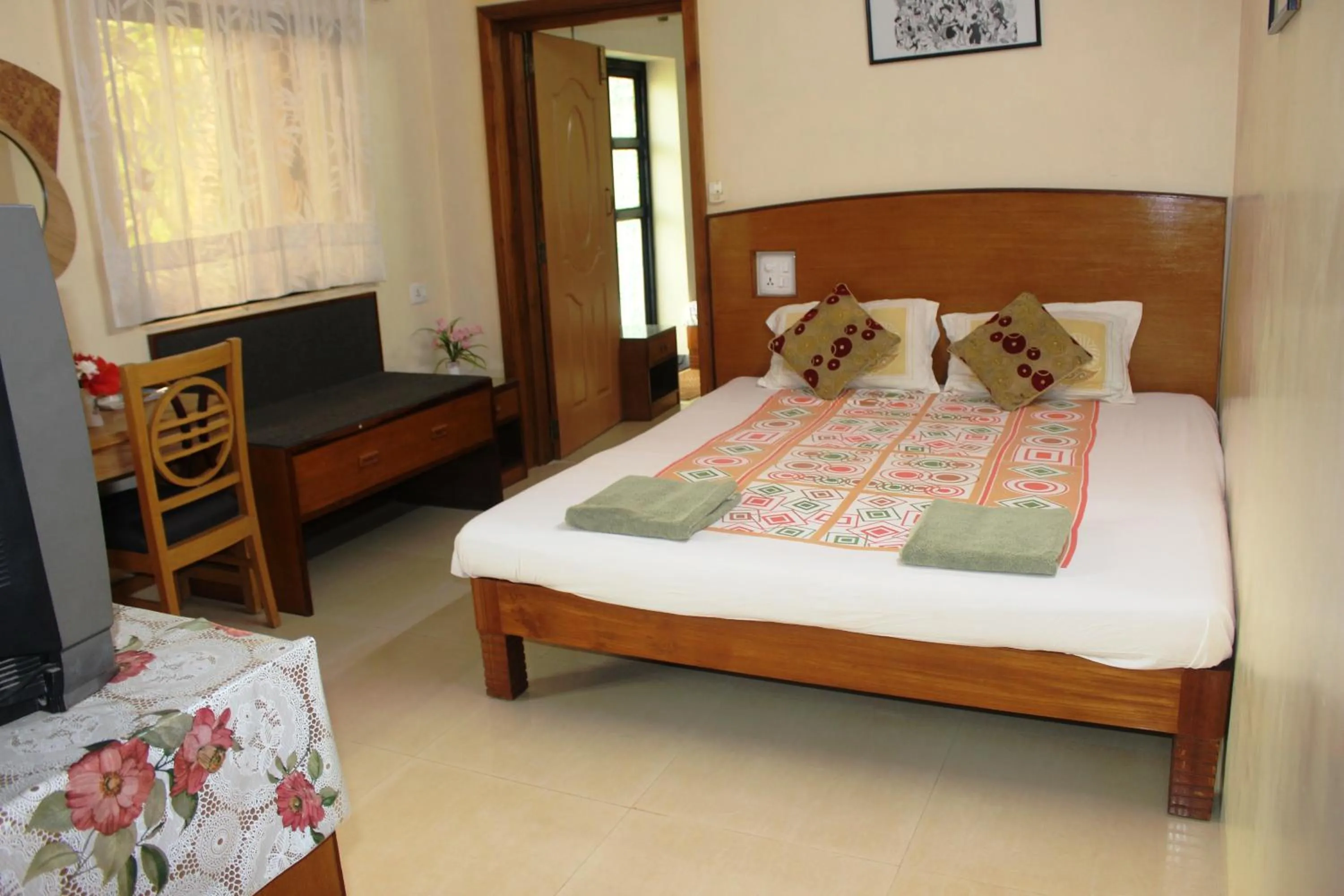 Photo of the whole room, Bed in Mama Mids Home