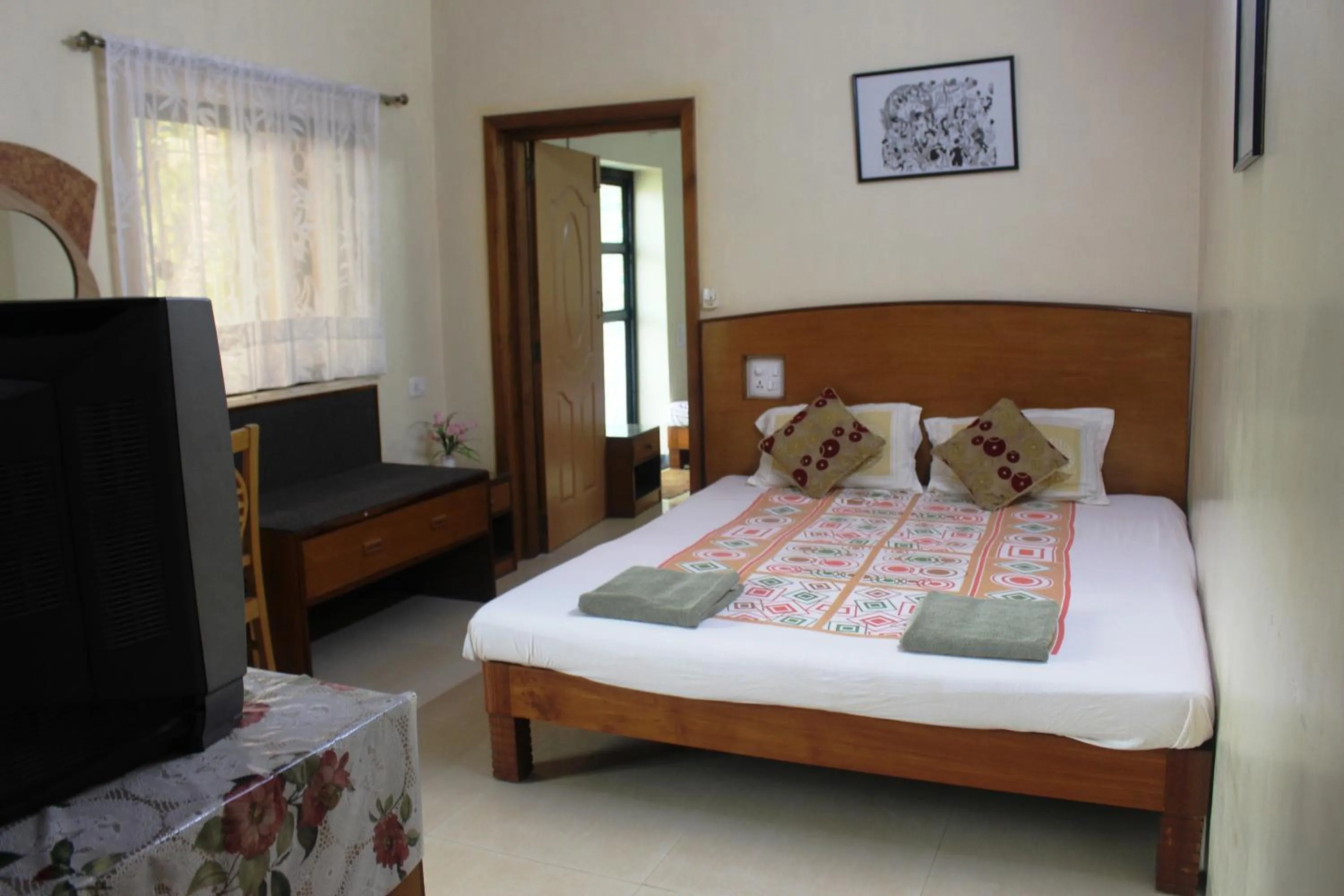 Photo of the whole room, Bed in Mama Mids Home