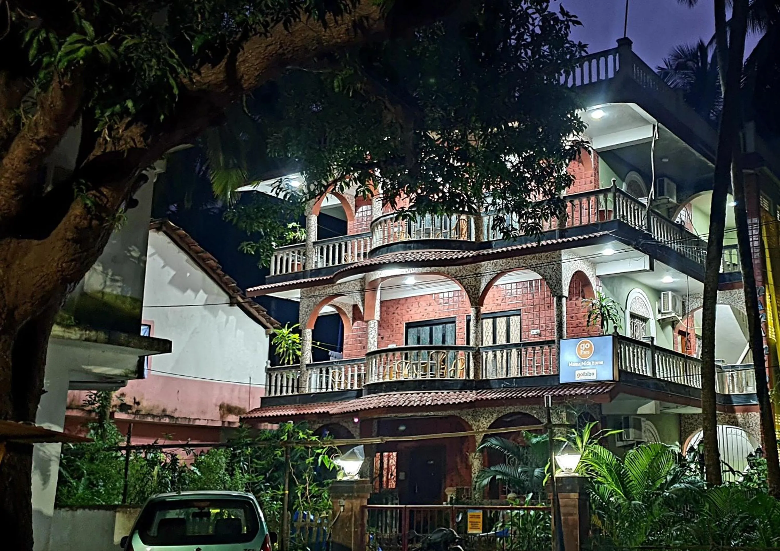 Facade/entrance in Mama Mids Home