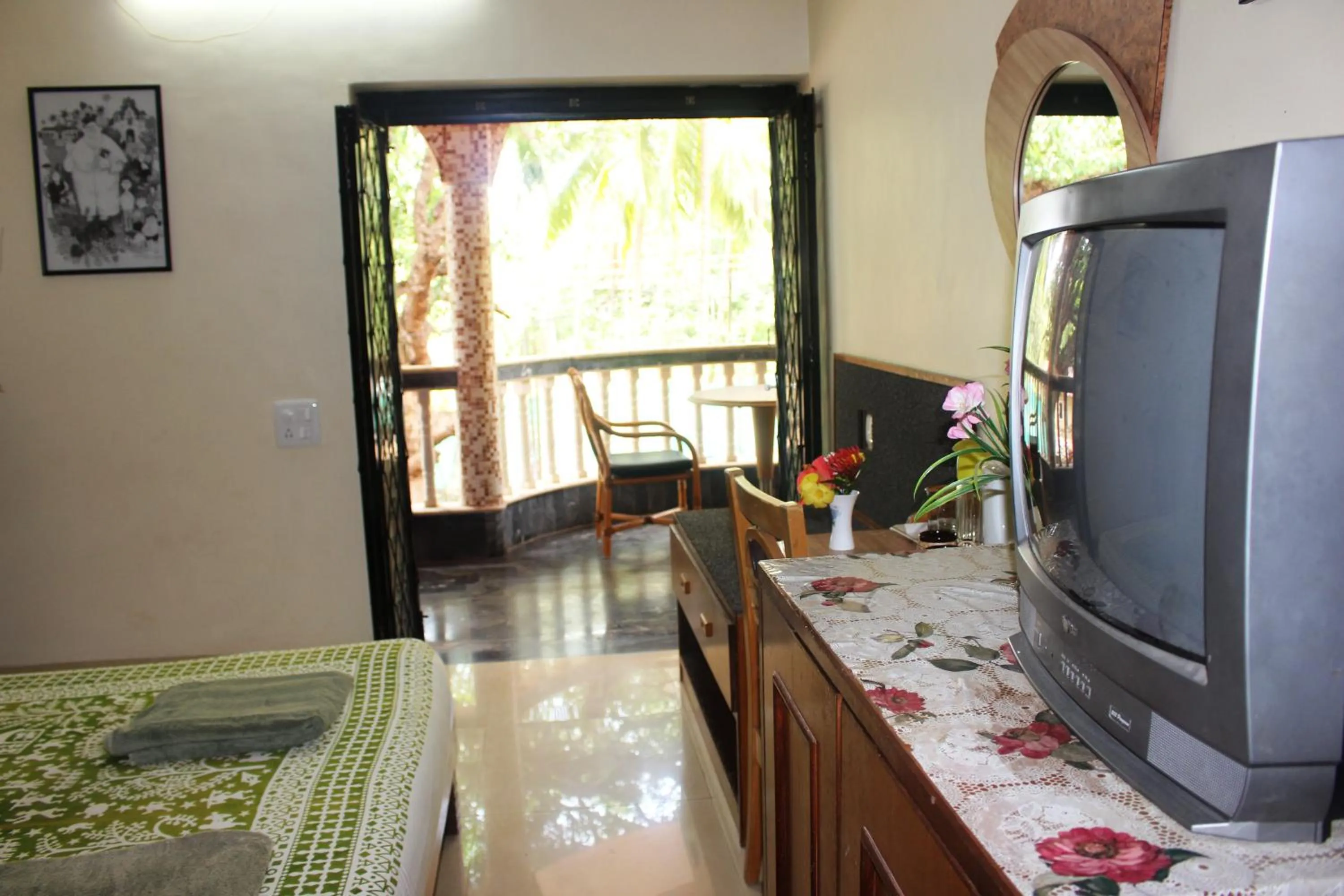 Communal lounge/ TV room in Mama Mids Home