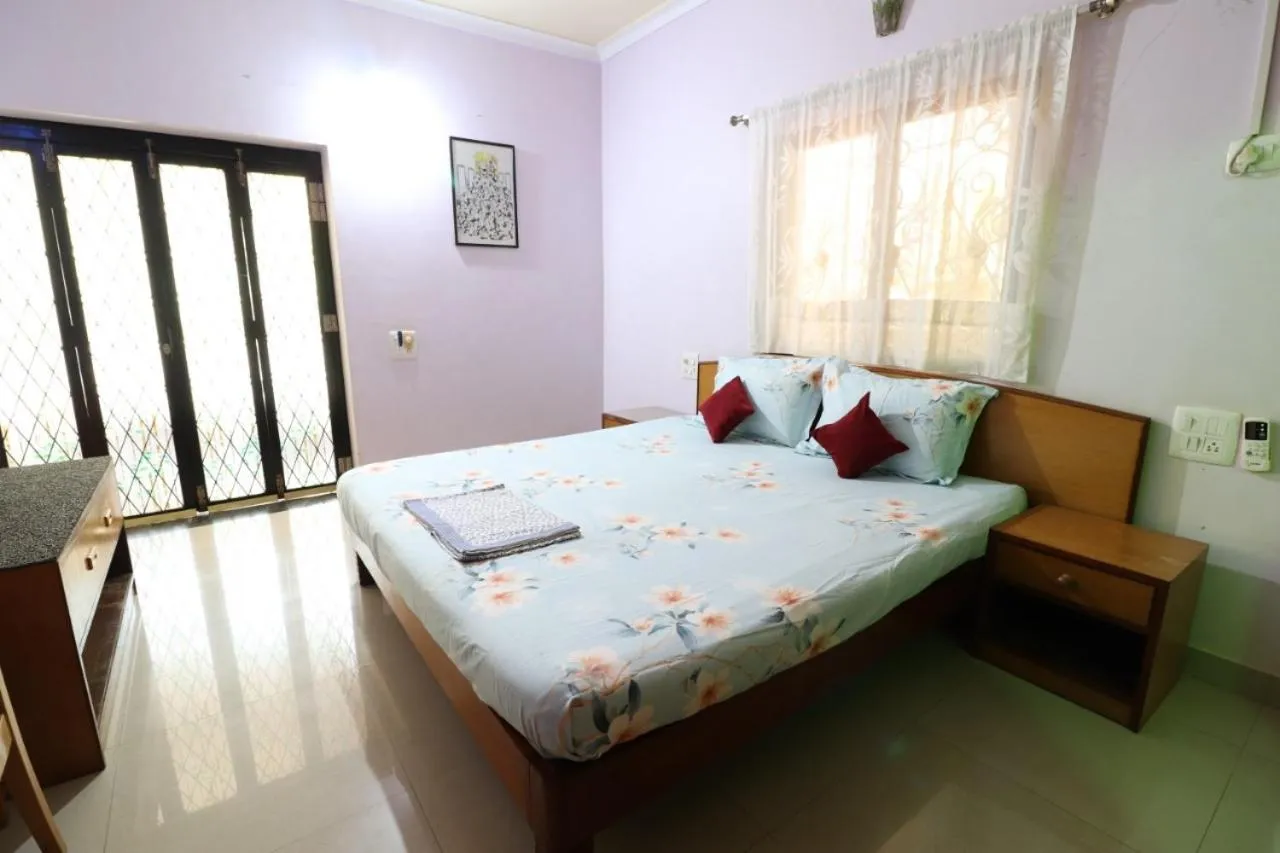 Bedroom, Bed in Mama Mids Home