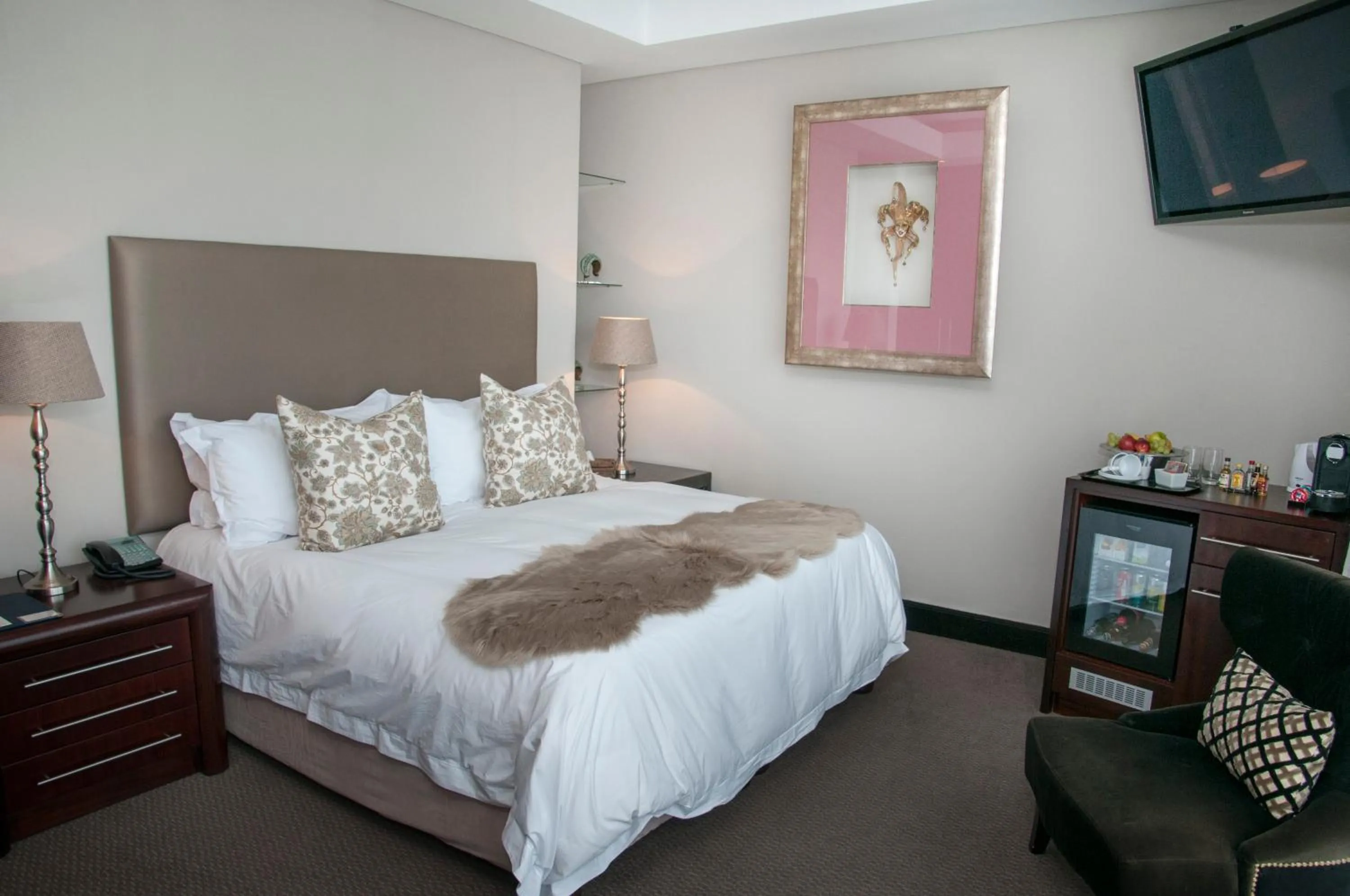 Photo of the whole room, Bed in The Mount Knysna