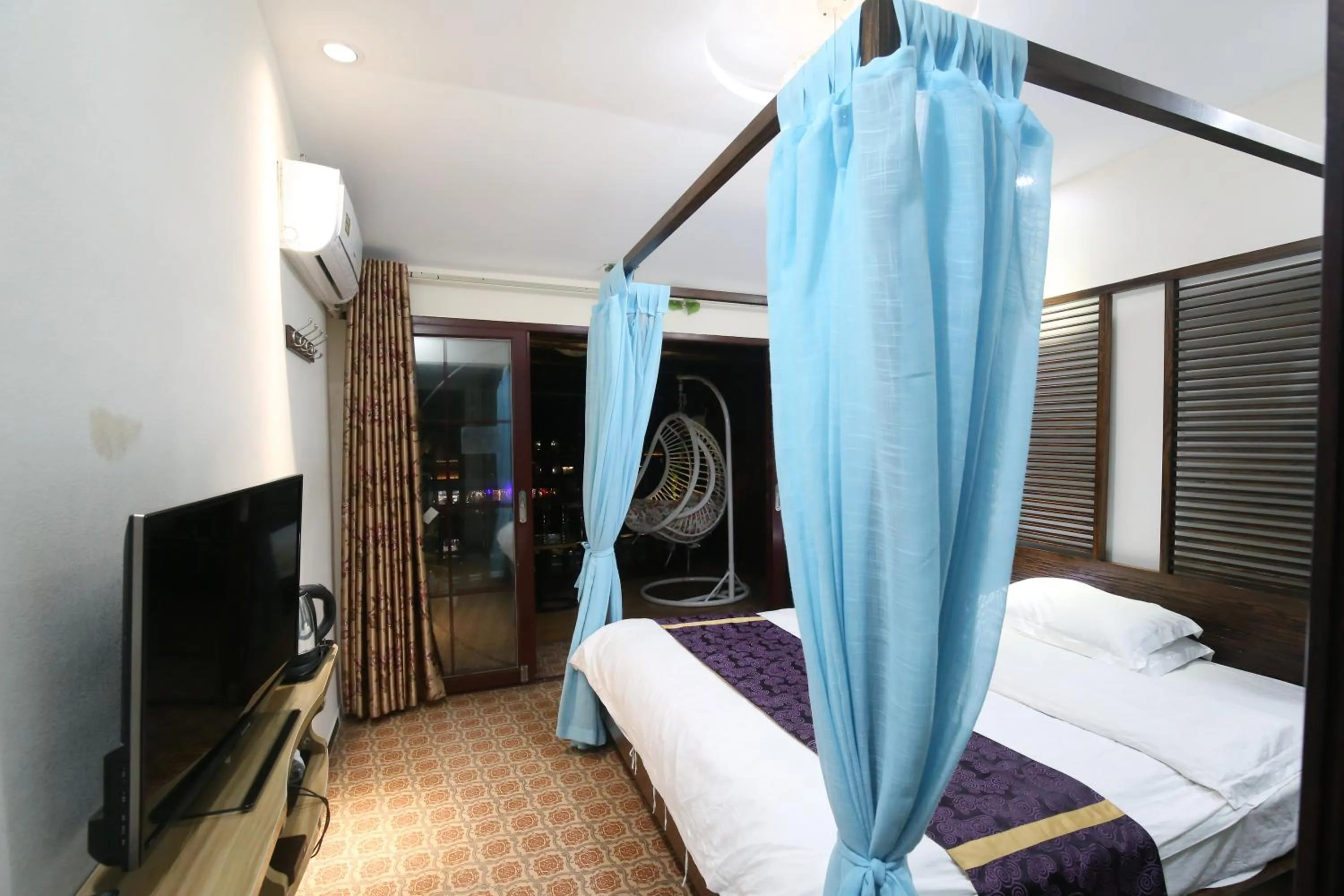 Photo of the whole room, Bed in LQJ Riverside Guest House