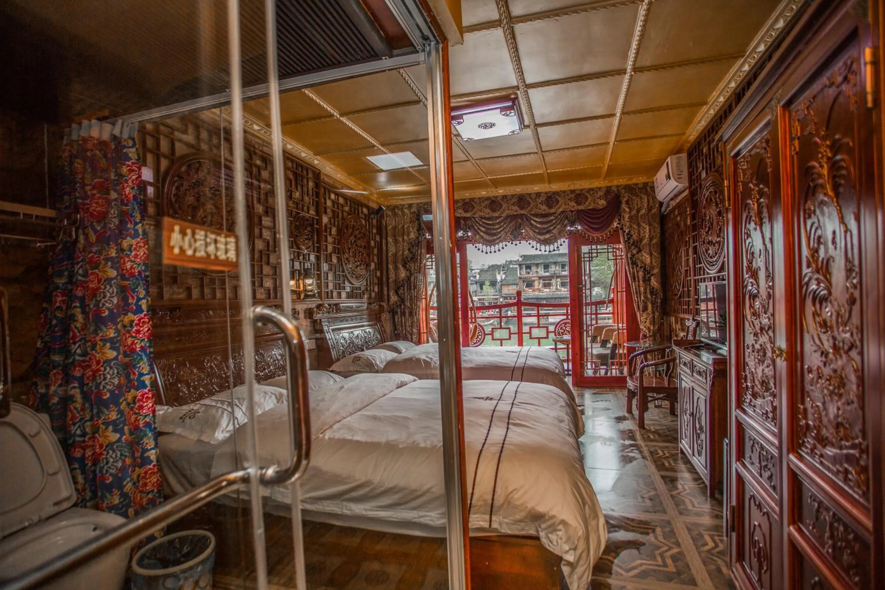 Bed in LQJ Riverside Guest House