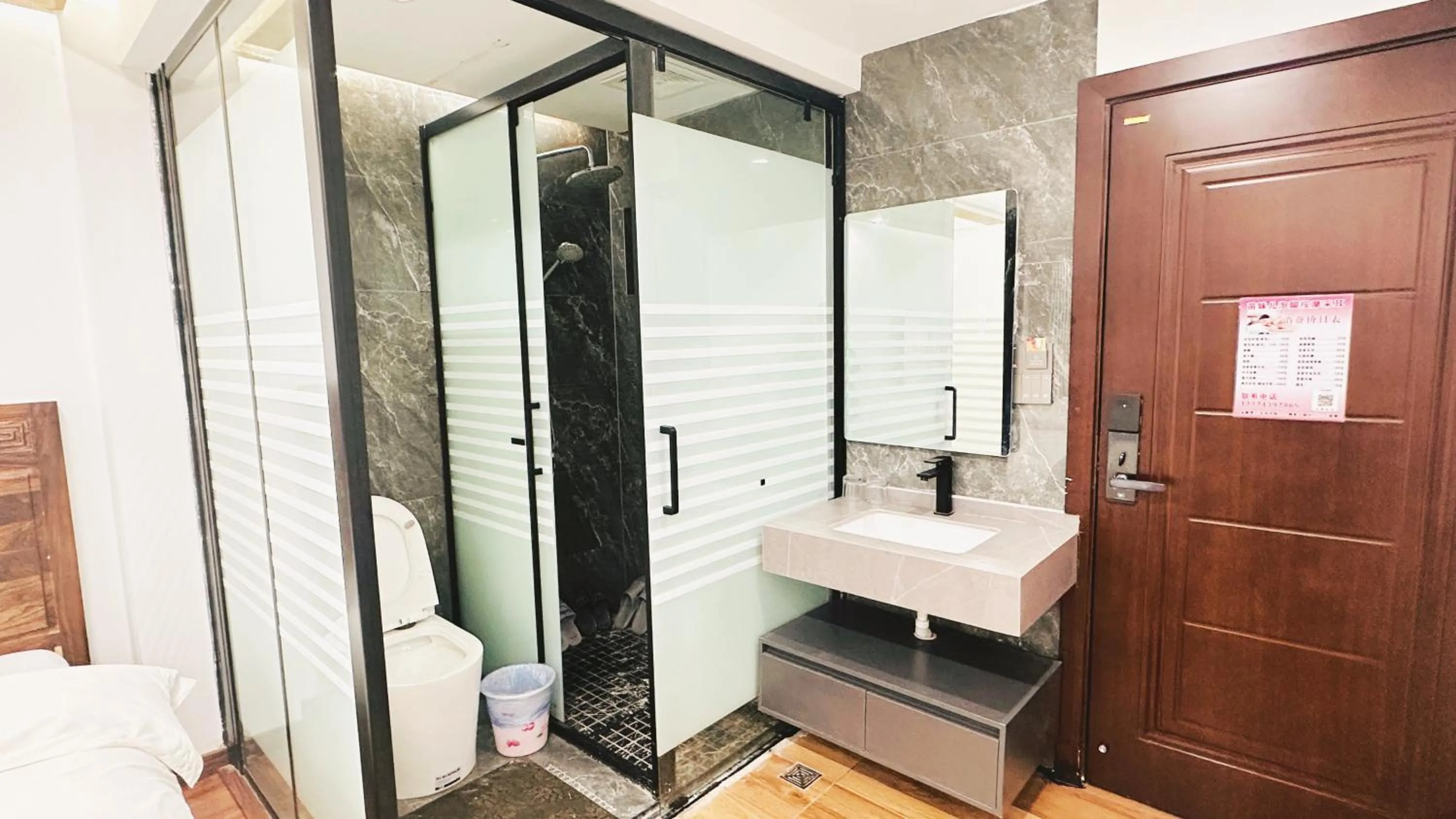 LQJ Riverside Guest House