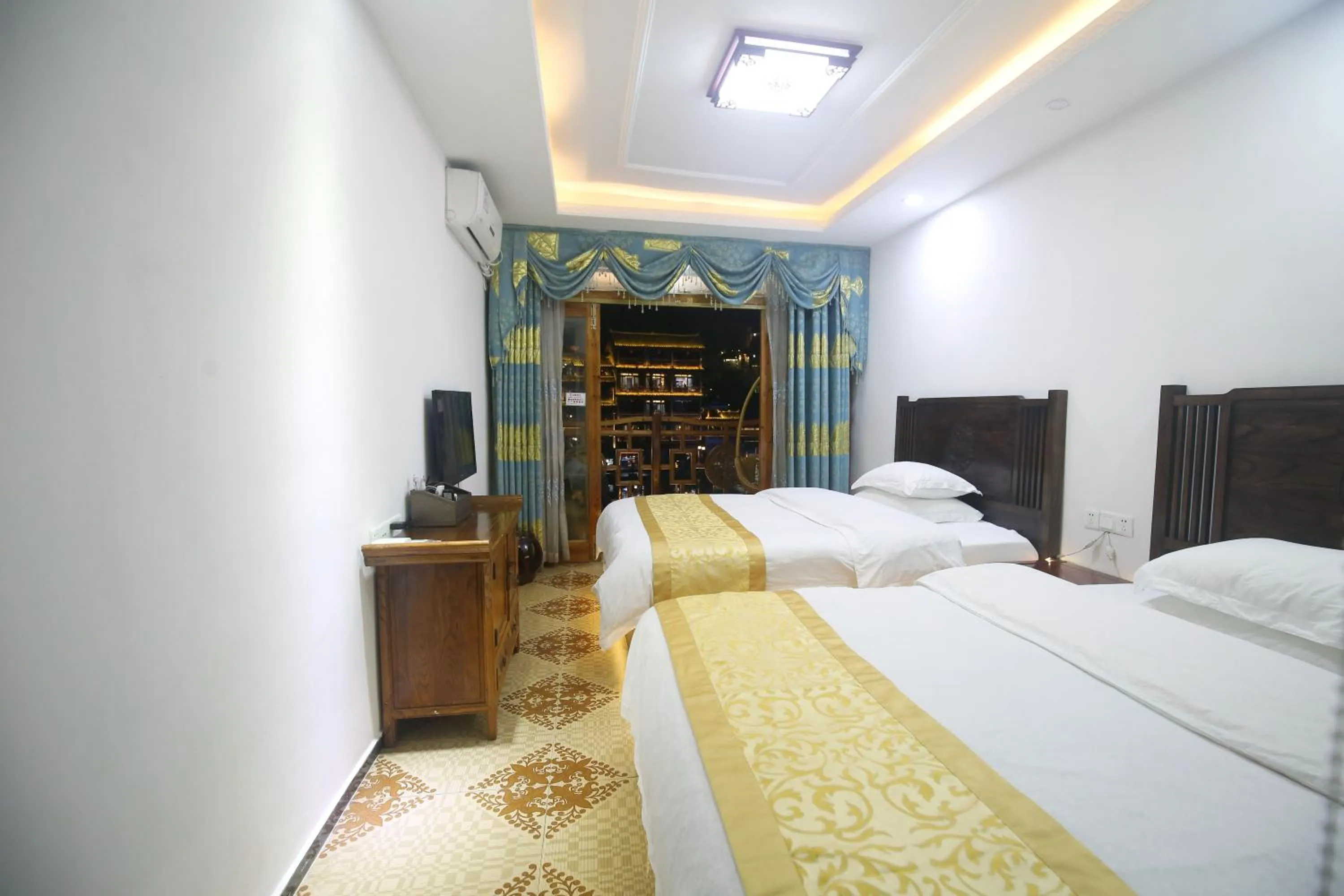Bed in LQJ Riverside Guest House