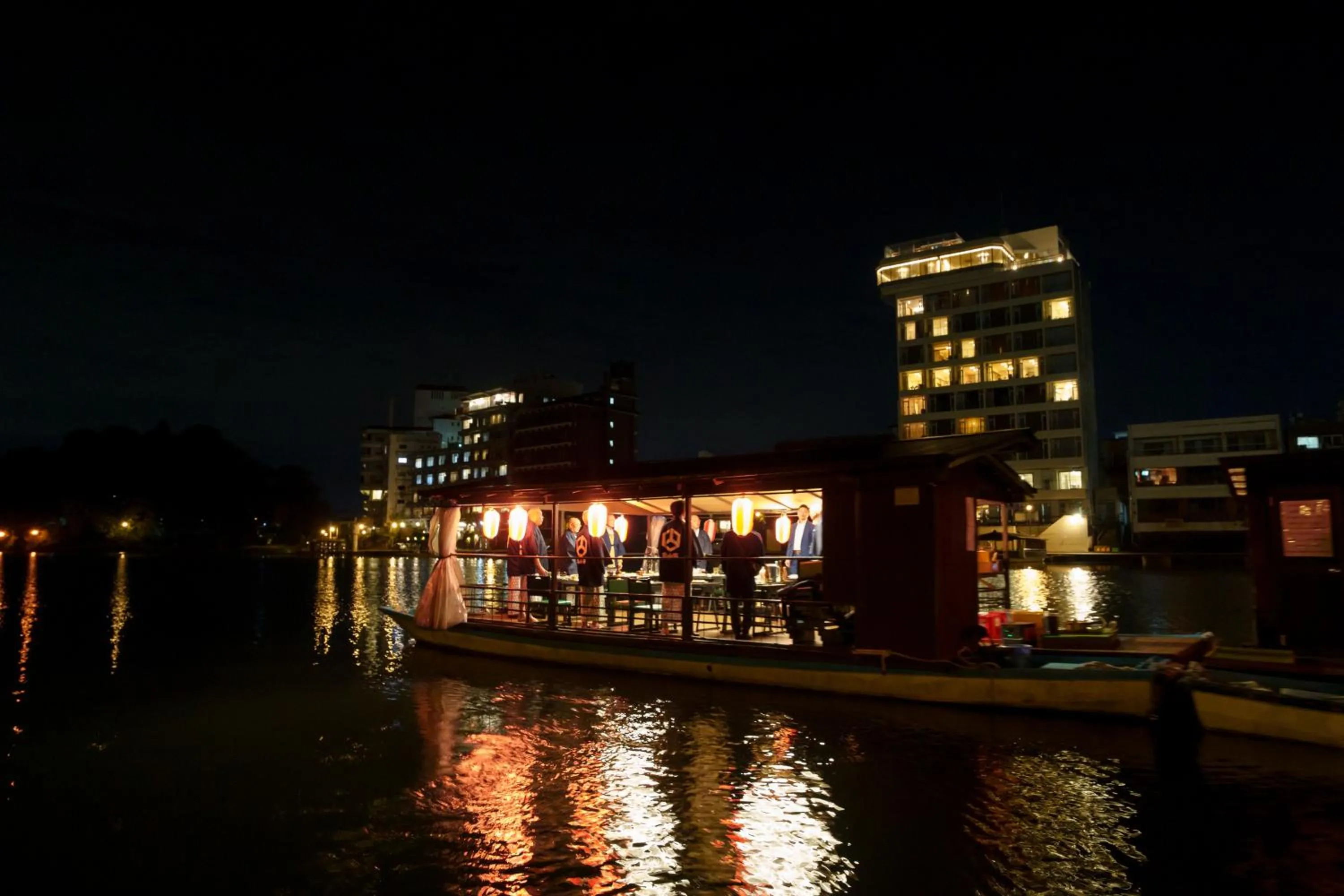 Evening entertainment in Hita Onsen Kizantei Hotel