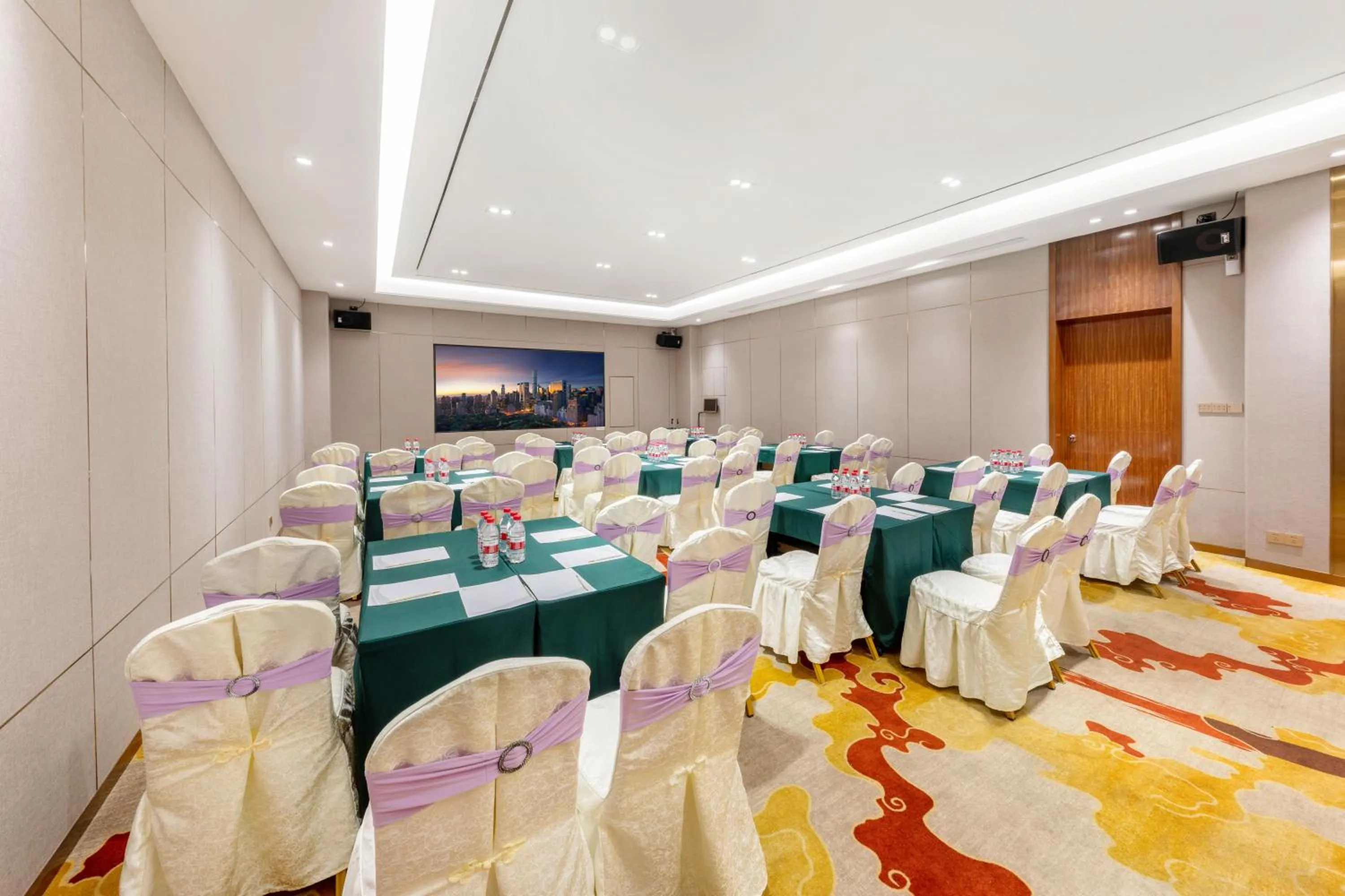 Meeting/conference room in Qianhai Holiday Hotel
