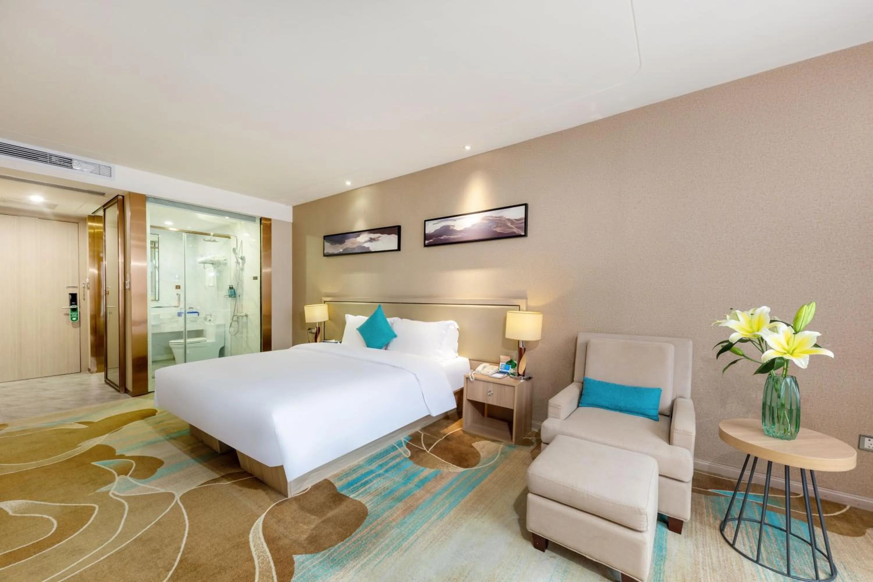 Bedroom, Bed in Qianhai Holiday Hotel