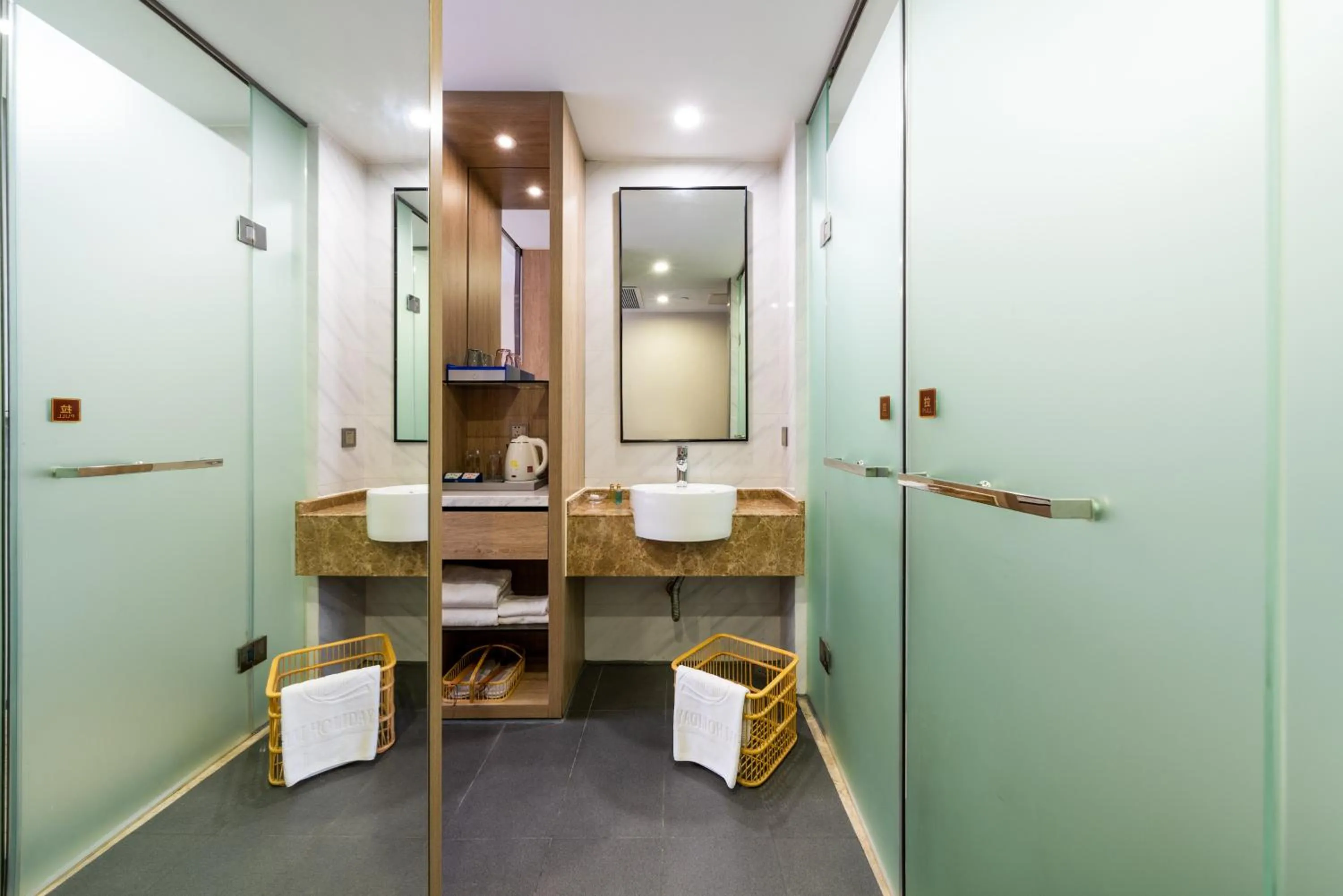 Toilet in Qianhai Holiday Hotel