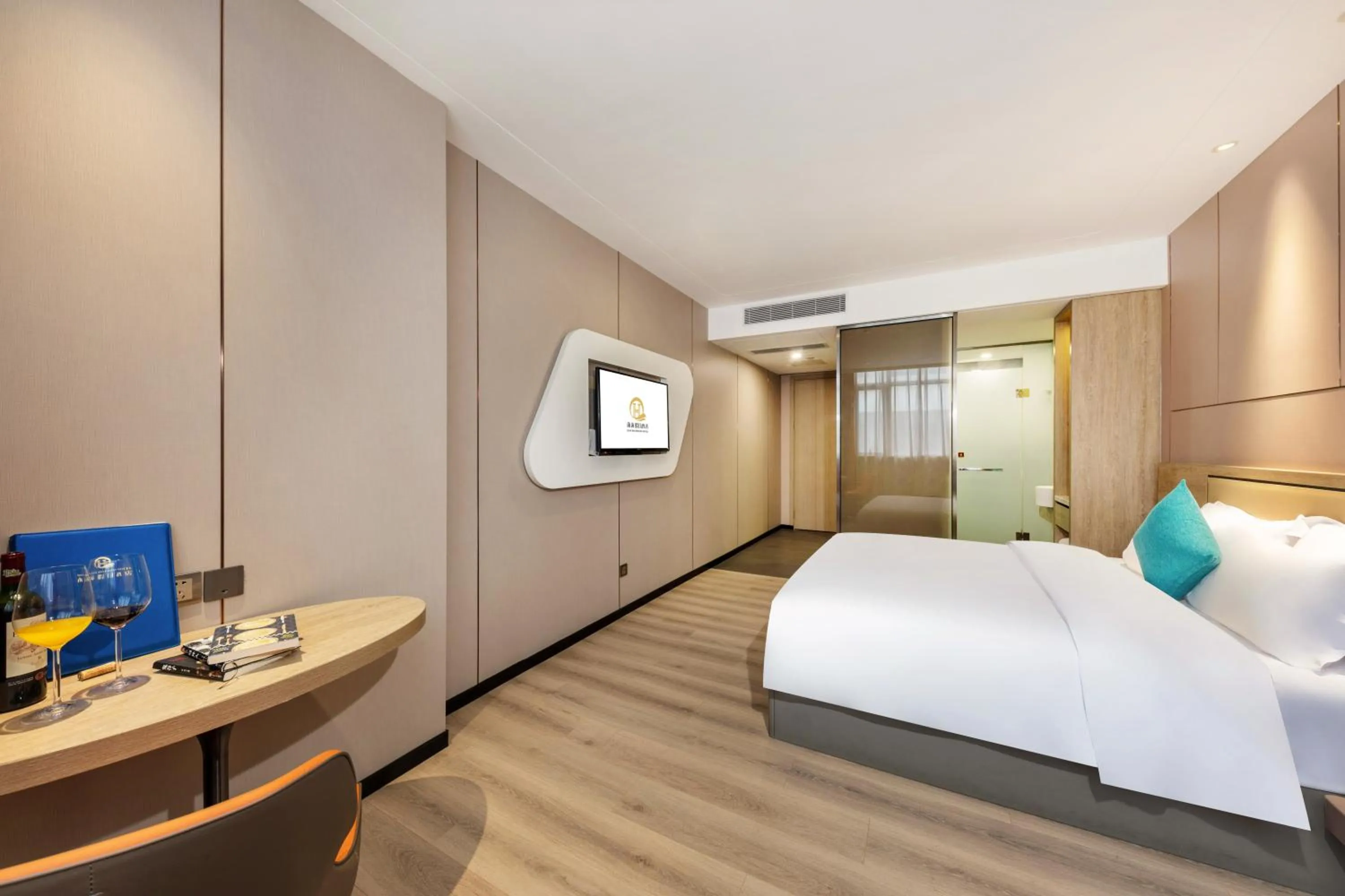 Bedroom, Bed in Qianhai Holiday Hotel