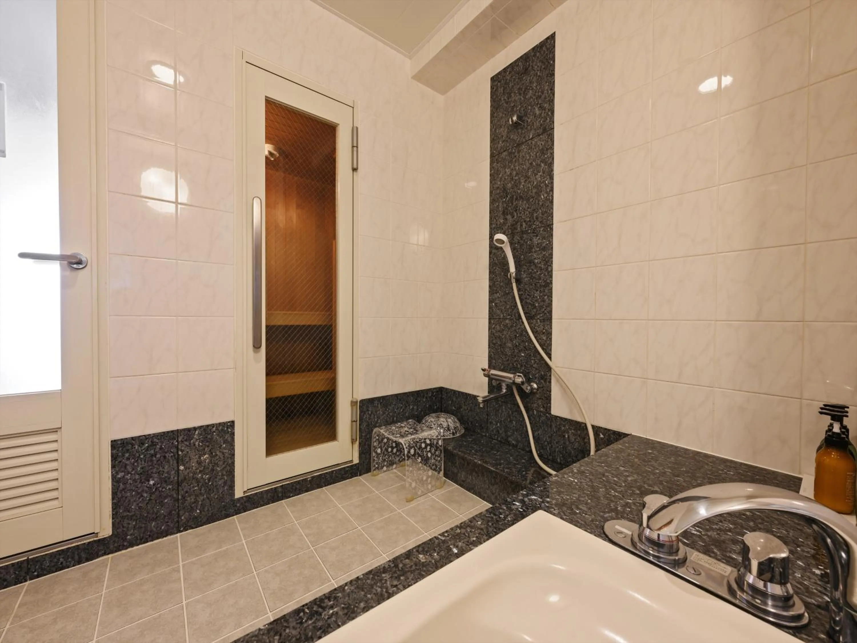 Bathroom in Hotel Sunset Terrace