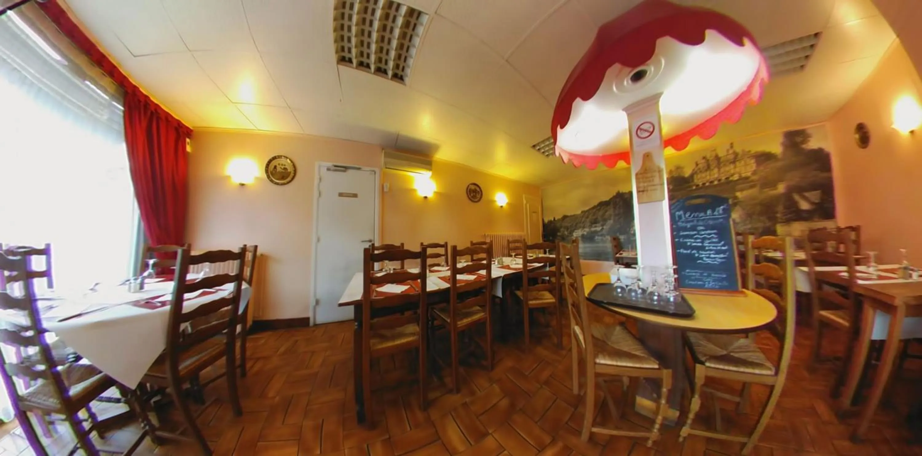 Restaurant/places to eat in Hotel Au Bon Coin