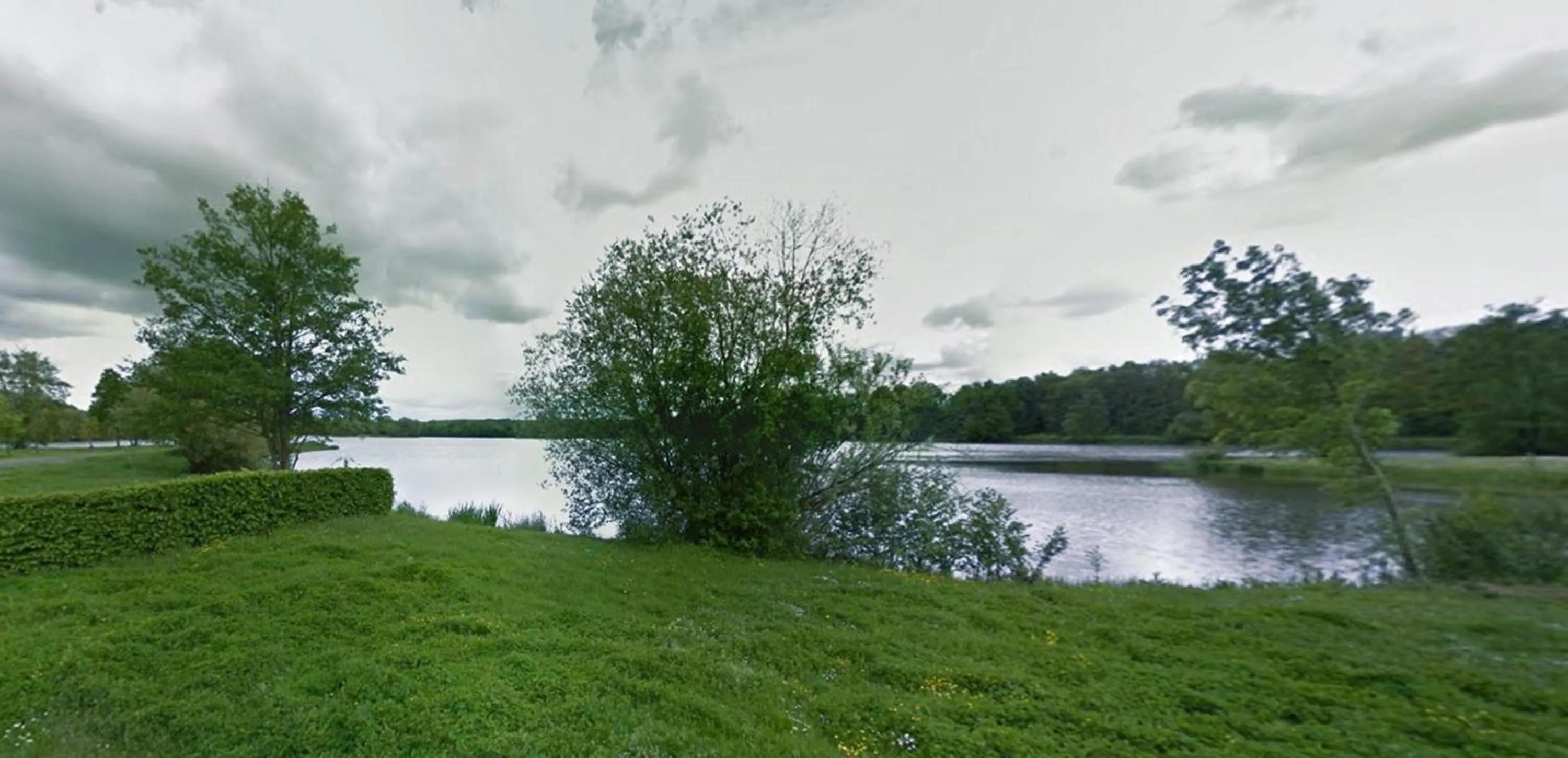 Property building in Hotel Au Bon Coin