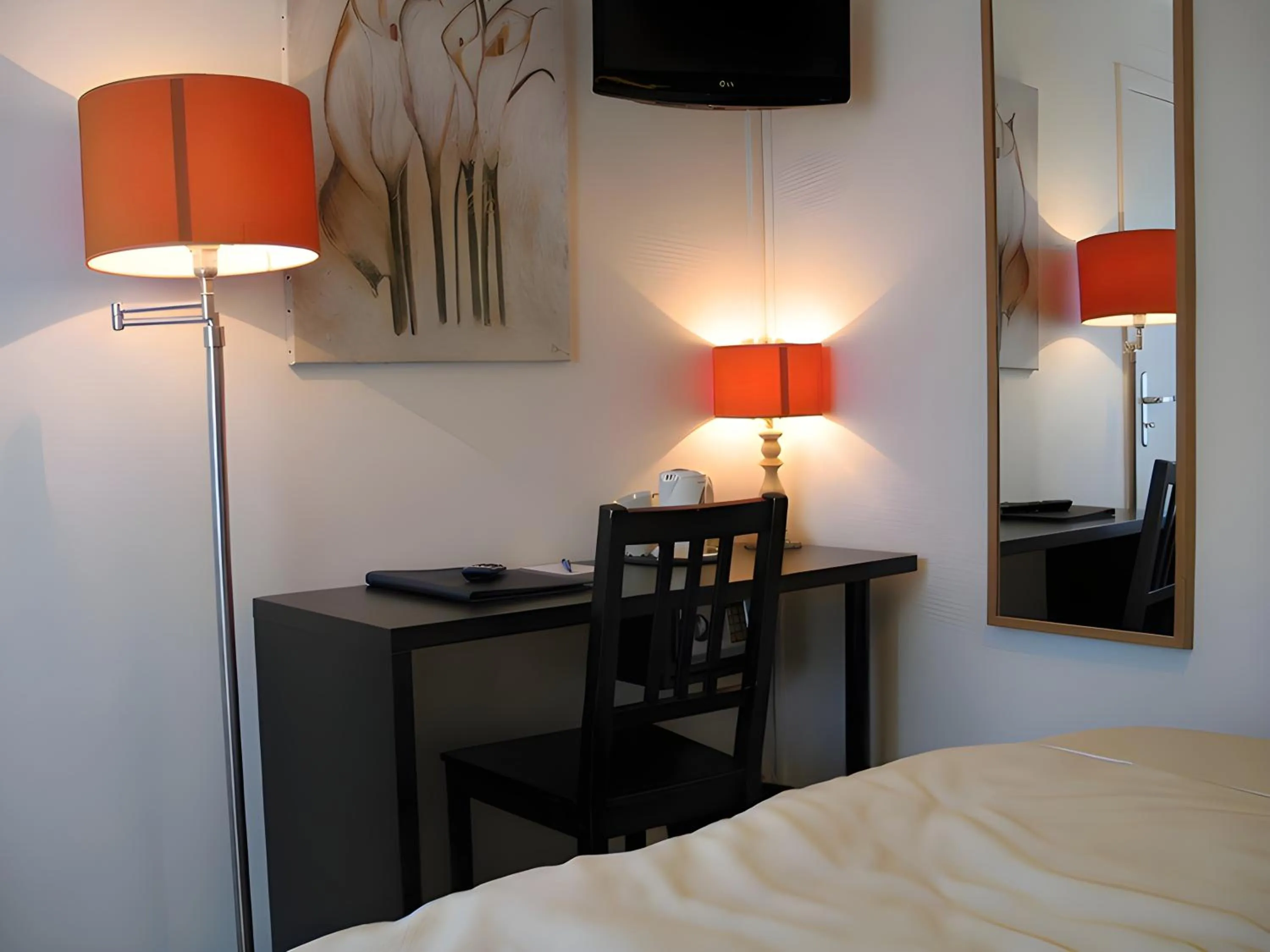 Seating area, Bed in Hotel Myrtilles