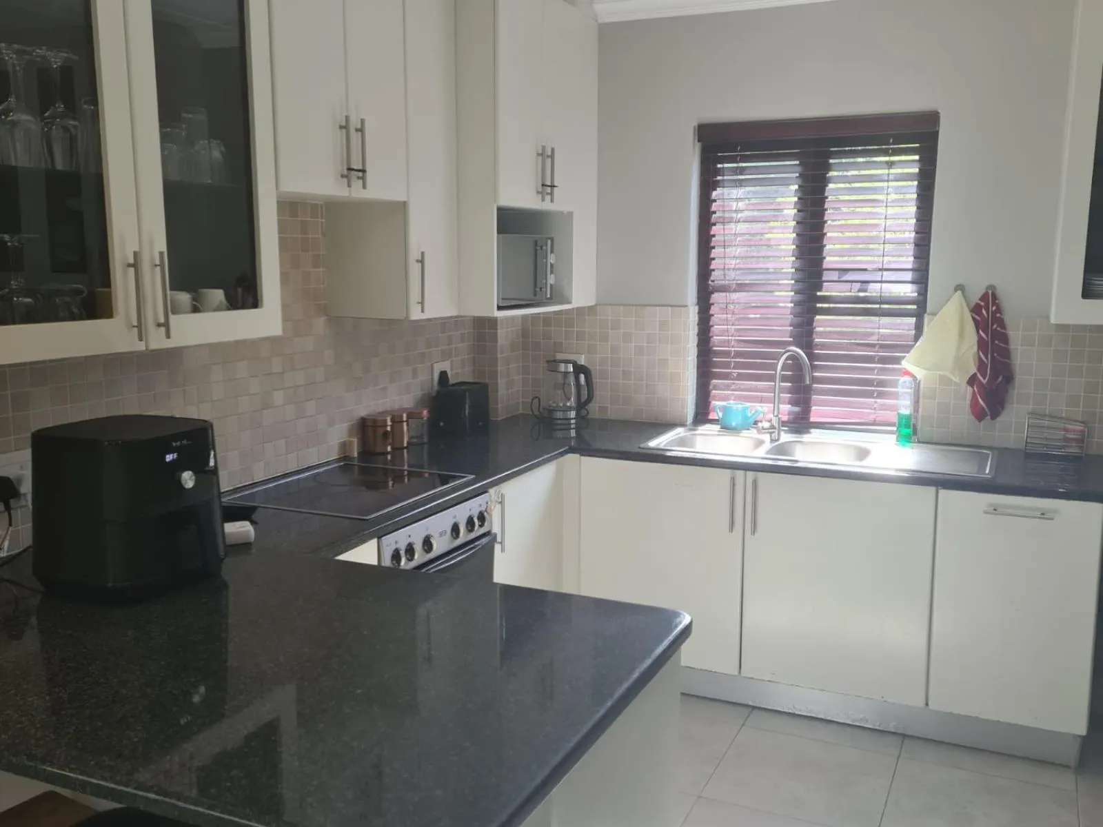 Kitchen or kitchenette in Du Kloof Lodge