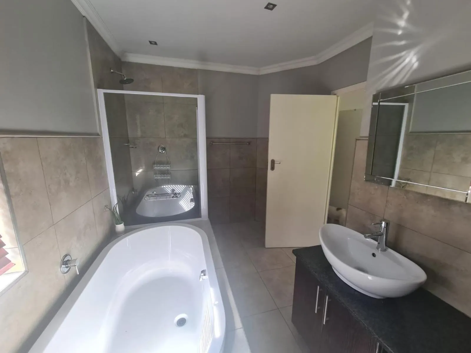 Bathroom in Du Kloof Lodge