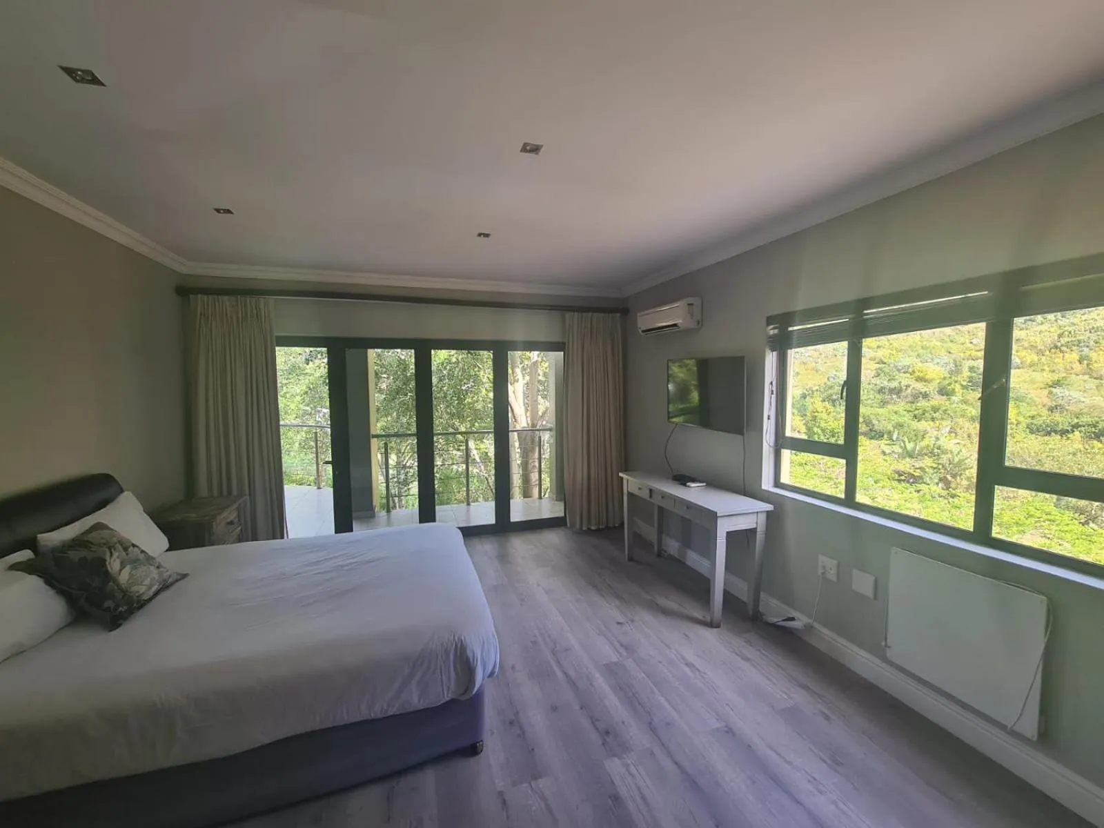 Bedroom, Bed in Du Kloof Lodge