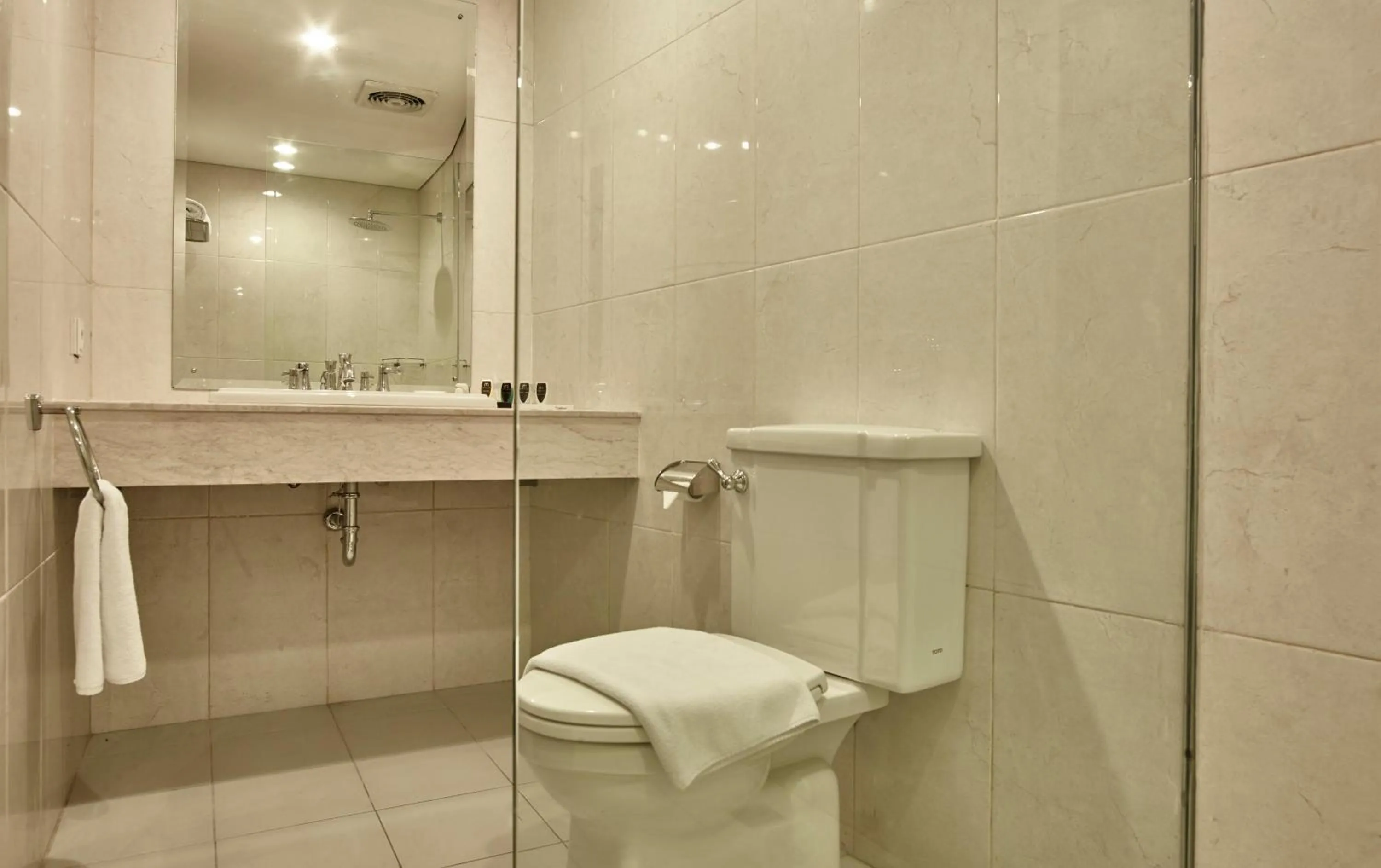 Shower in President Executive Club