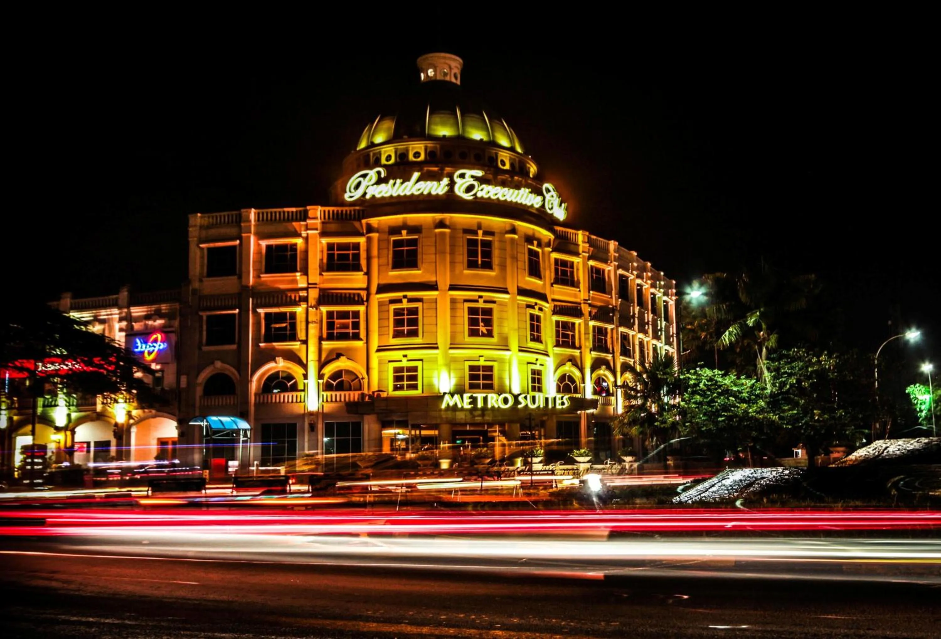 Facade/entrance in President Executive Club