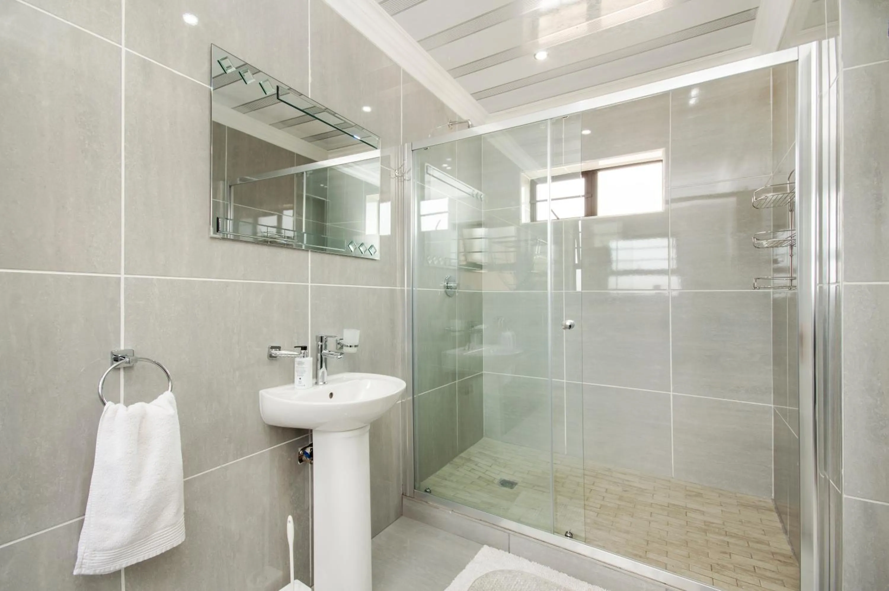 Shower in King Guest Lodge