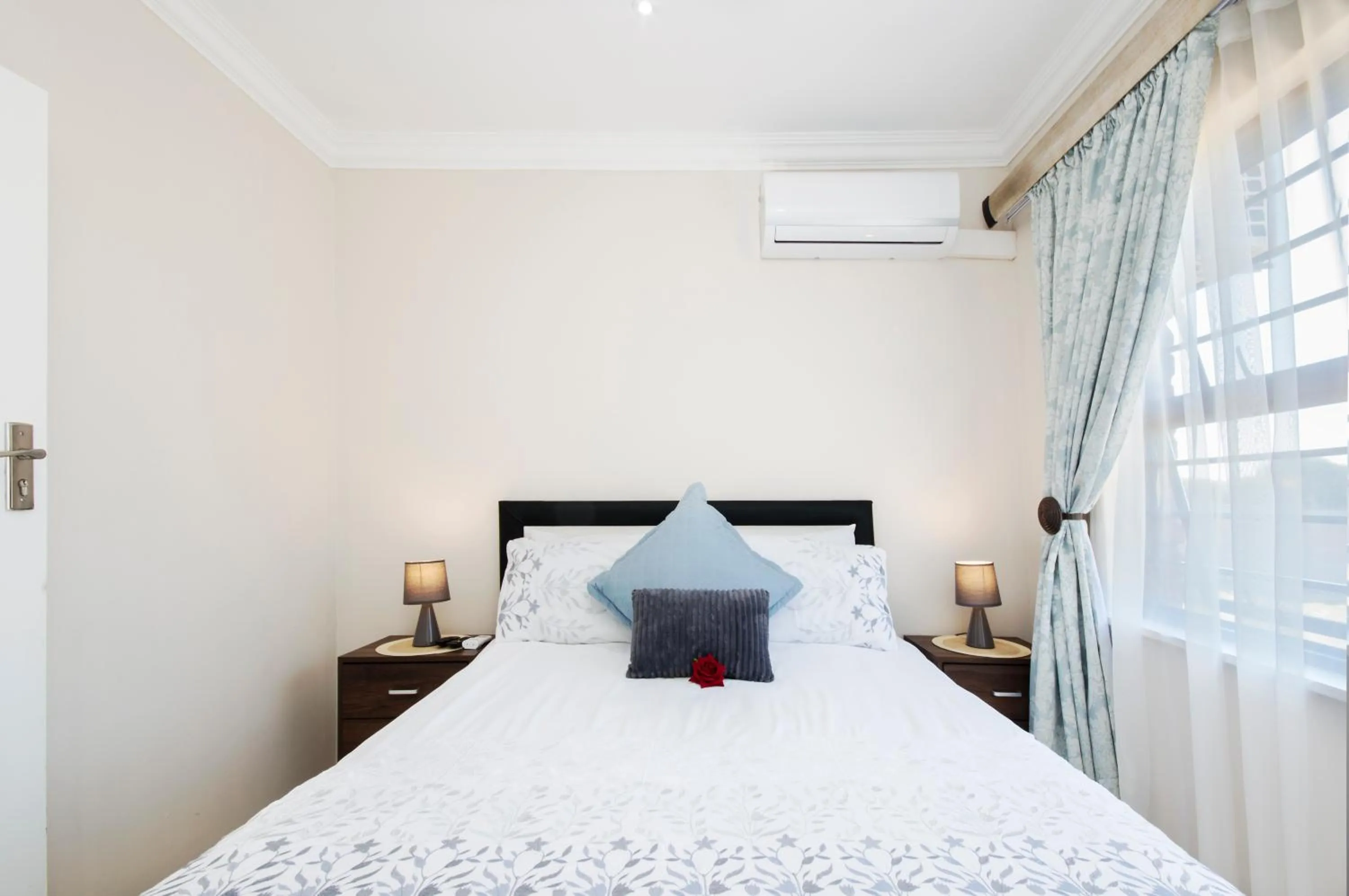 Bed in King Guest Lodge