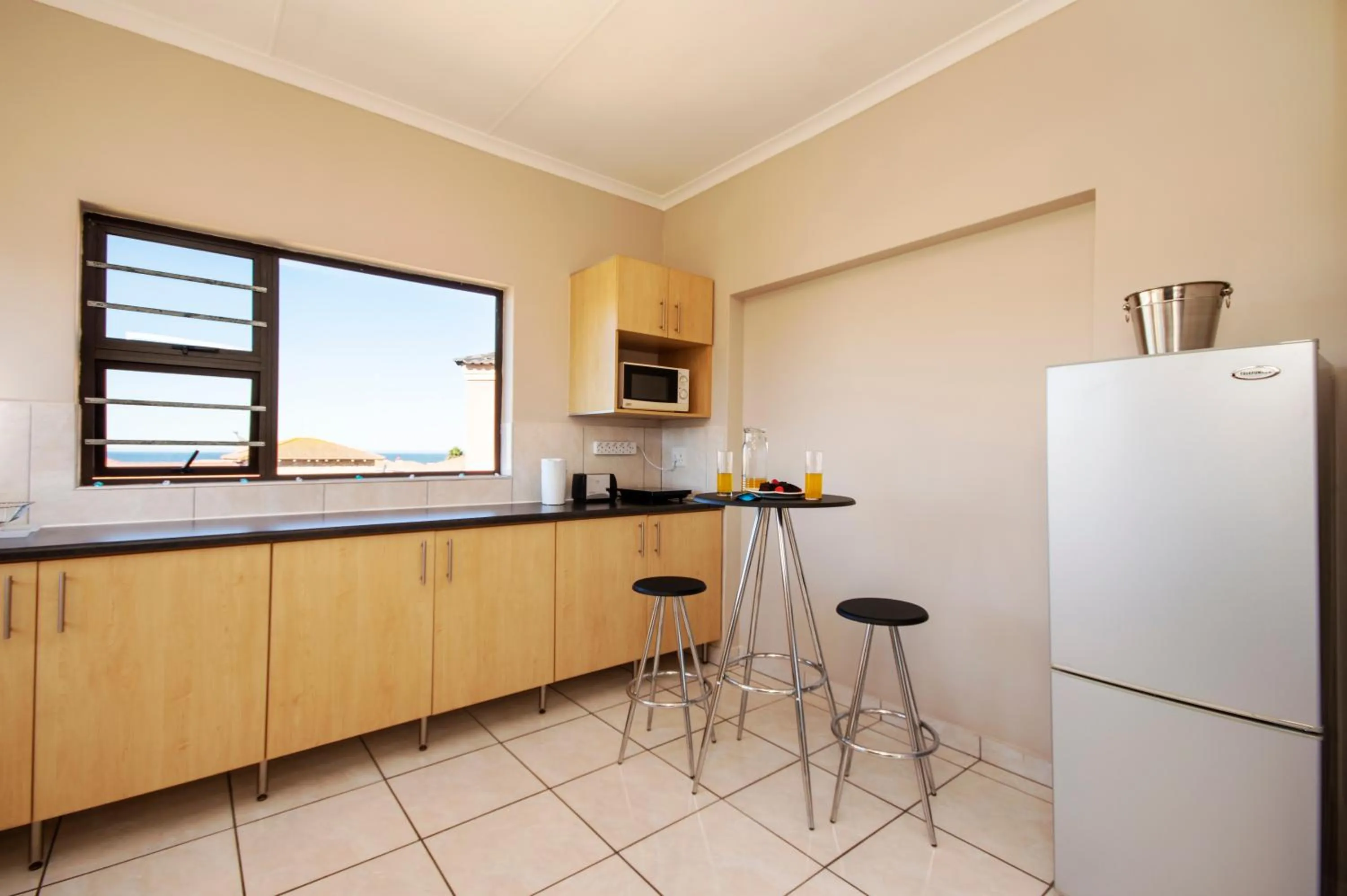 Kitchen or kitchenette in King Guest Lodge