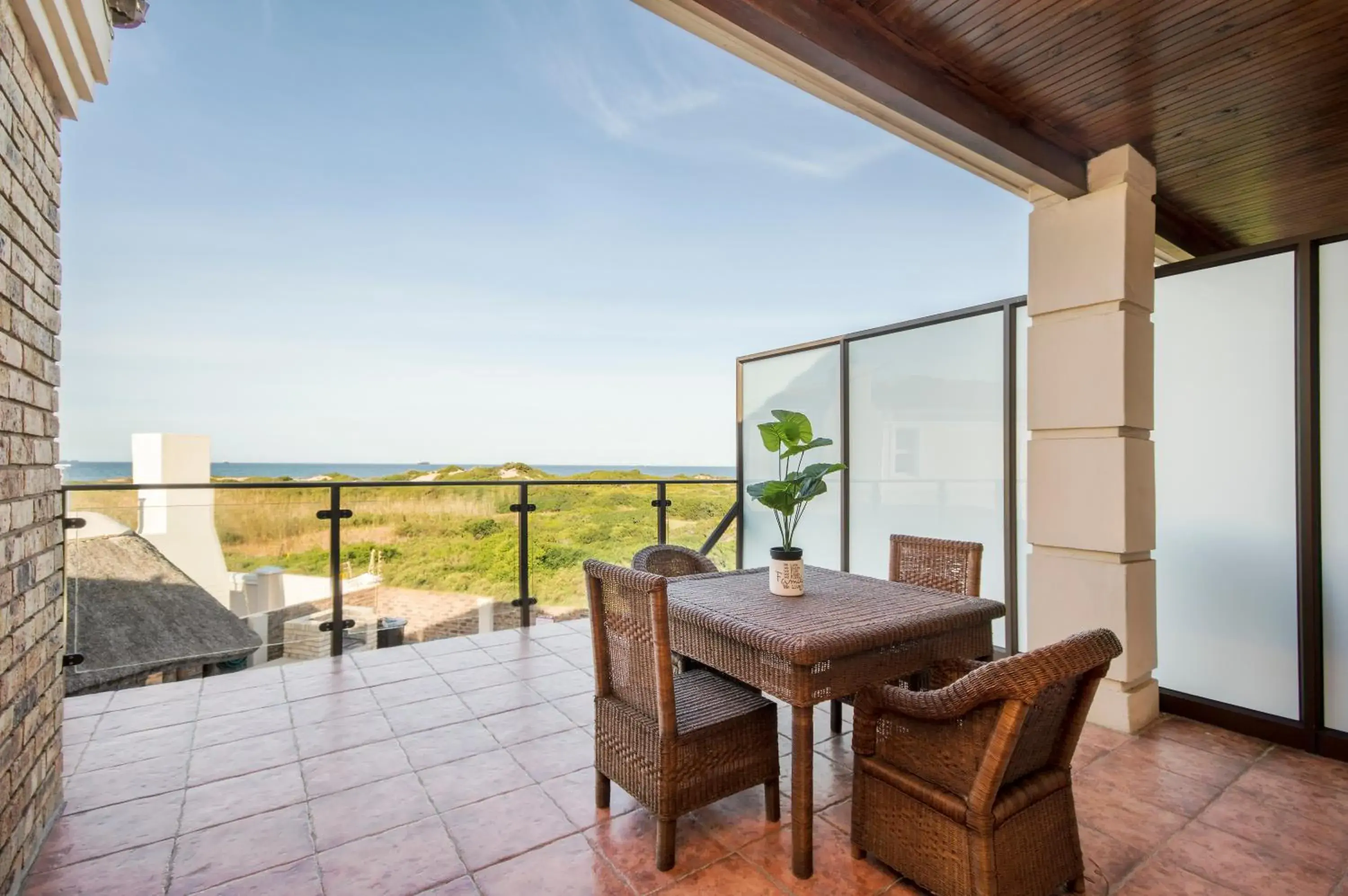 Family Room with Ocean View in King Guest Lodge Family Room with Ocean View in King Guest Lodge