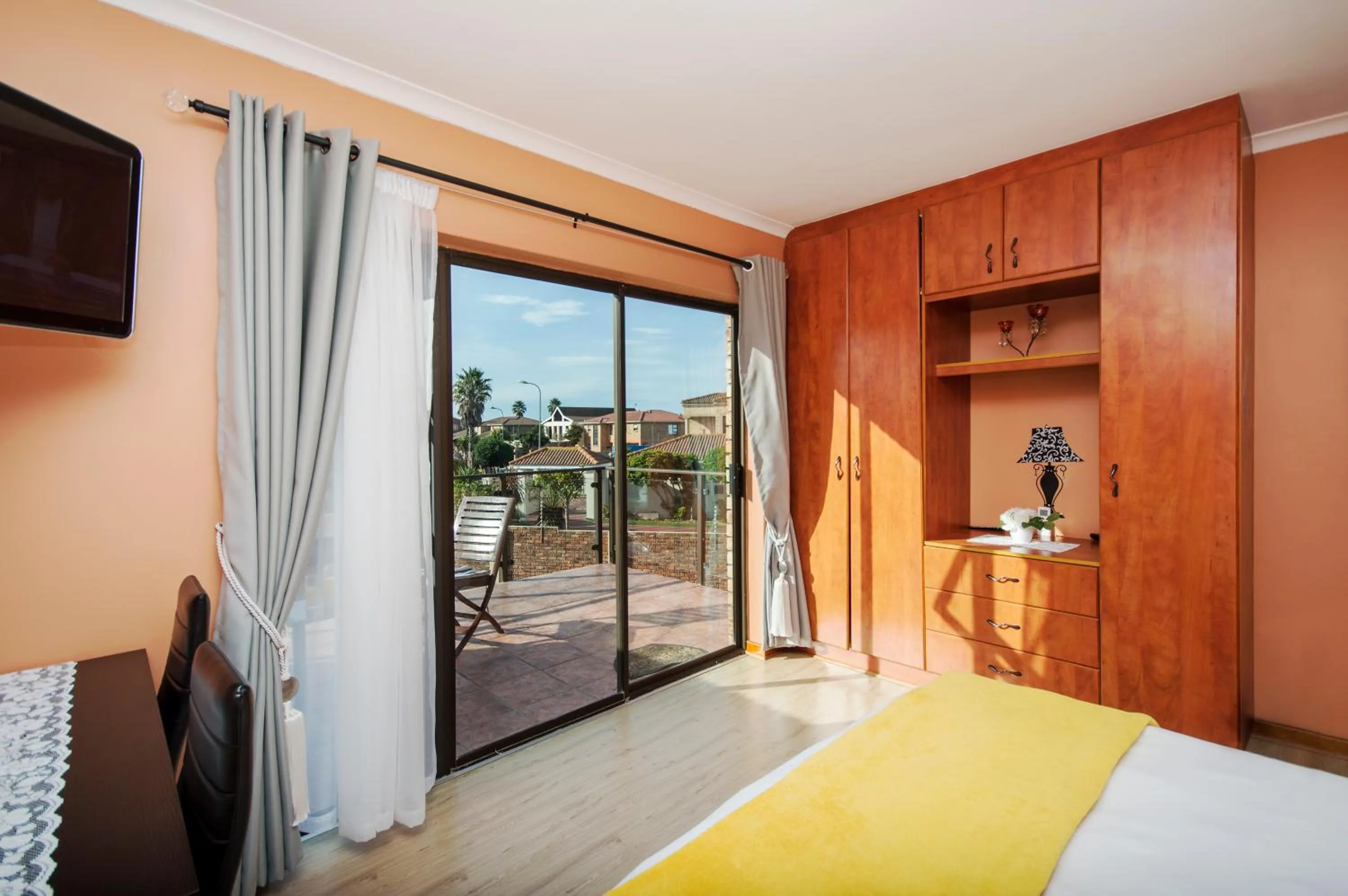 Street view, Bed in King Guest Lodge