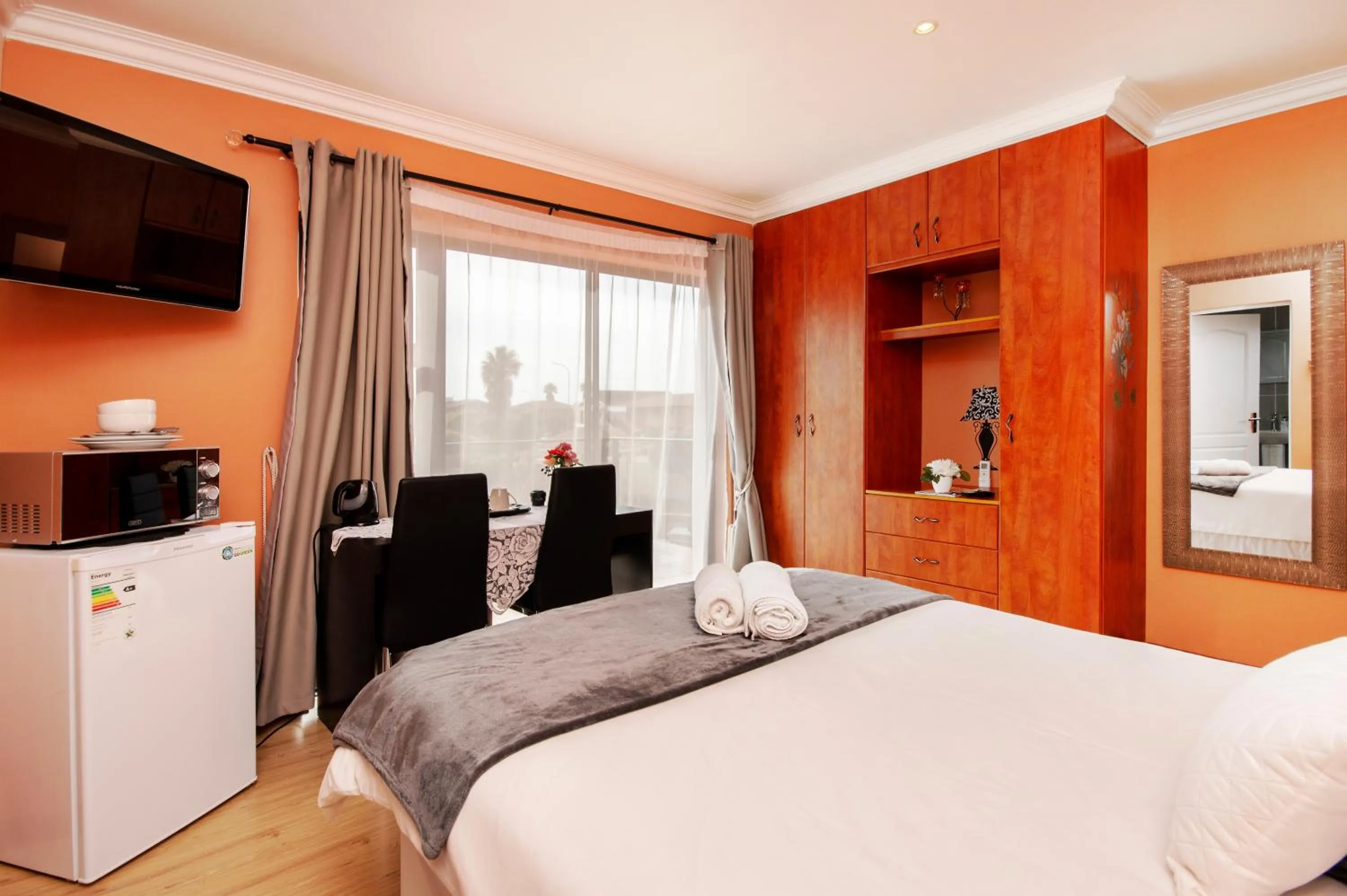 Other, Bed in King Guest Lodge