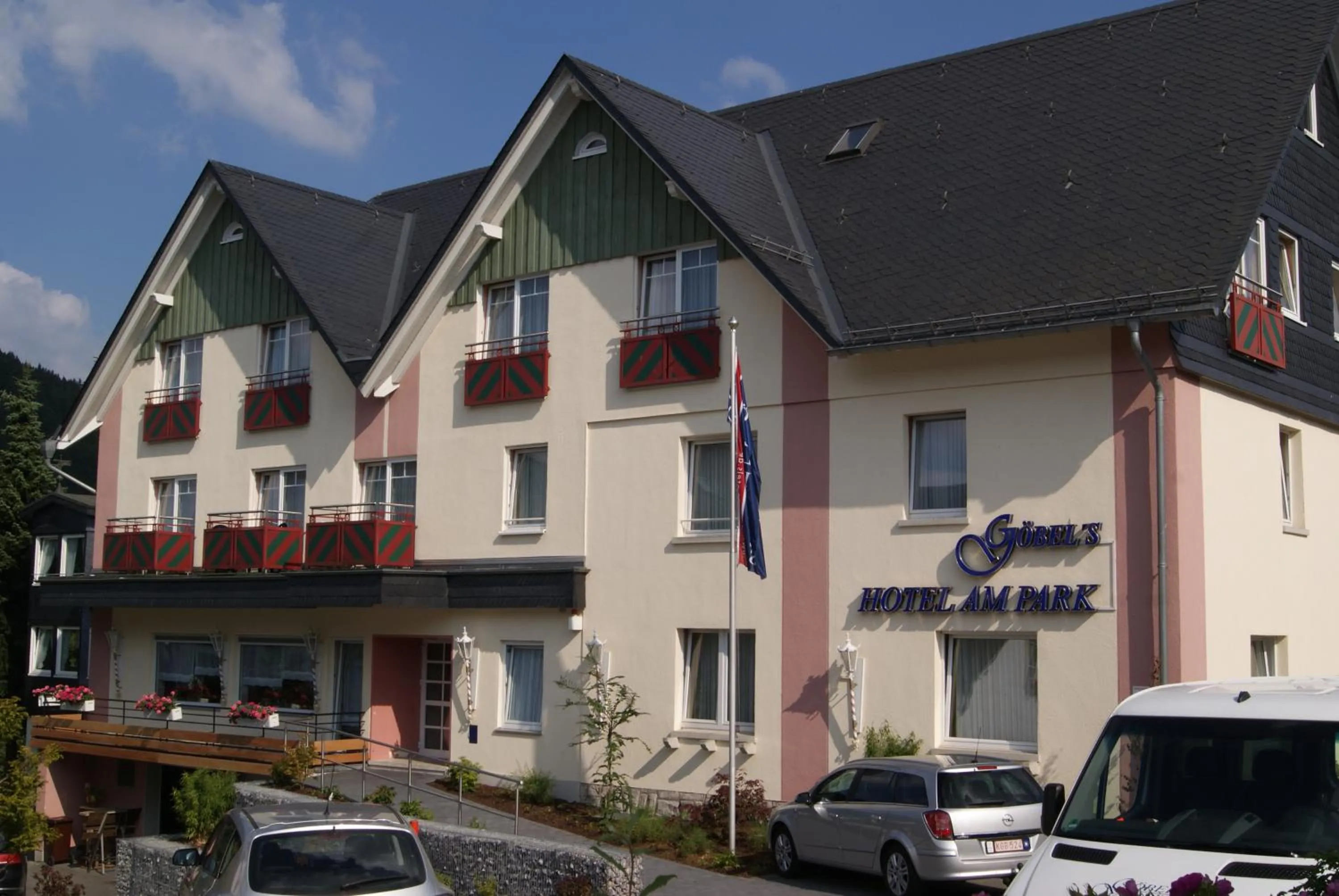 Property building in Göbel's Gästehaus Hotel am Park