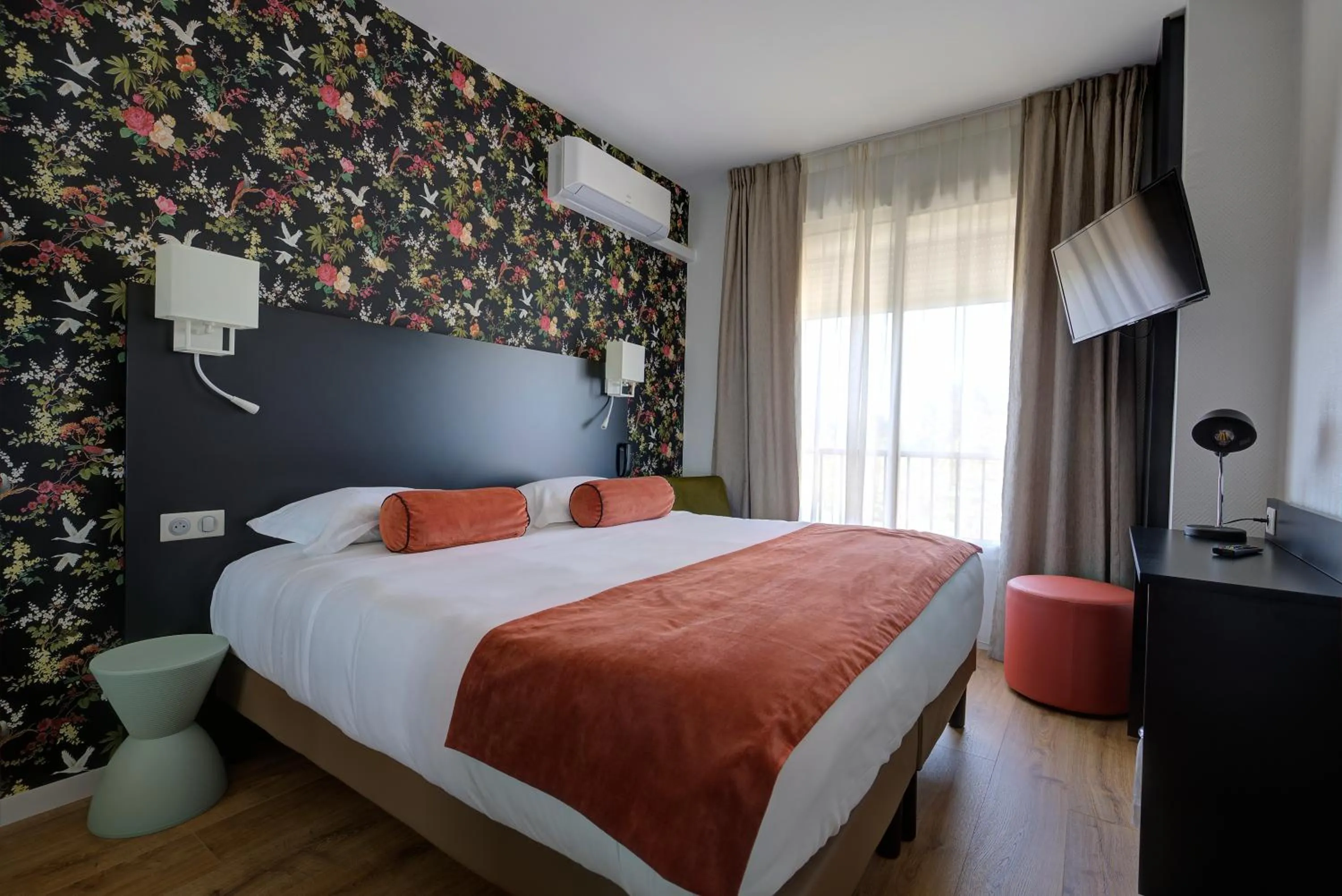 Photo of the whole room, Bed in Brit Hotel Europ Bergerac