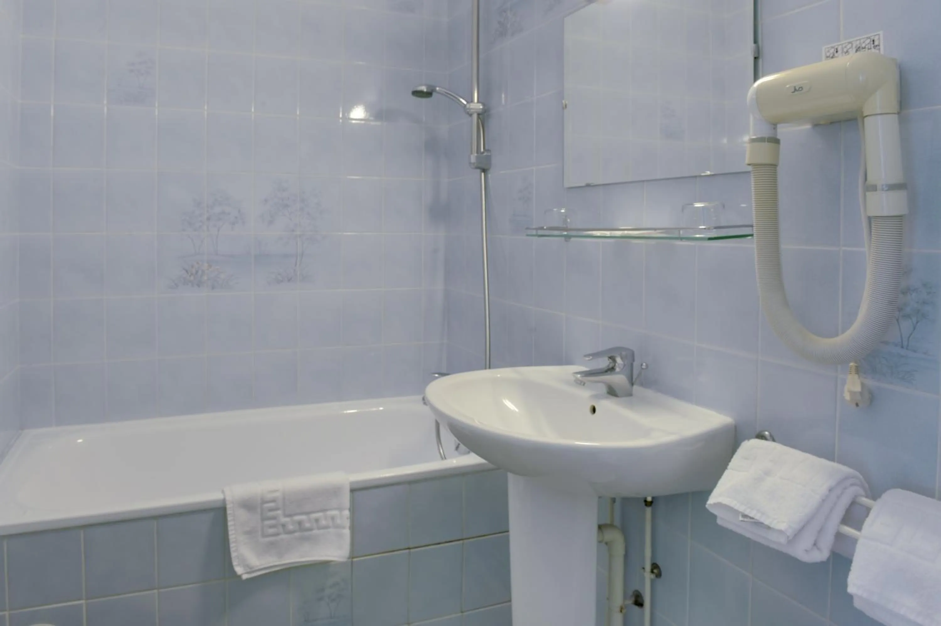 Bathroom in Brit Hotel Europ Bergerac