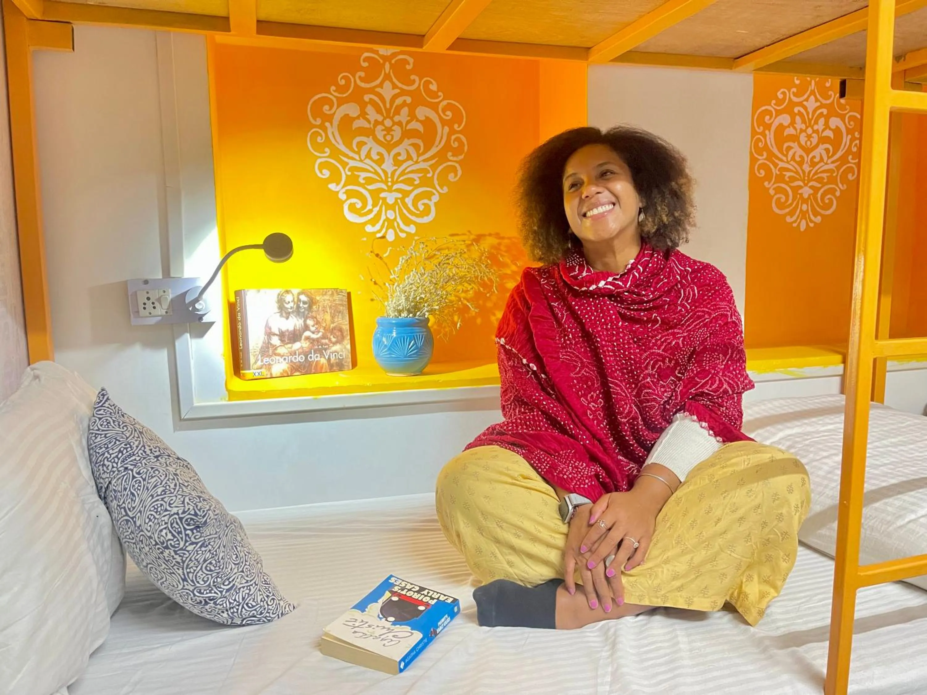 Bed in Jaisalmer Hostel Crowd