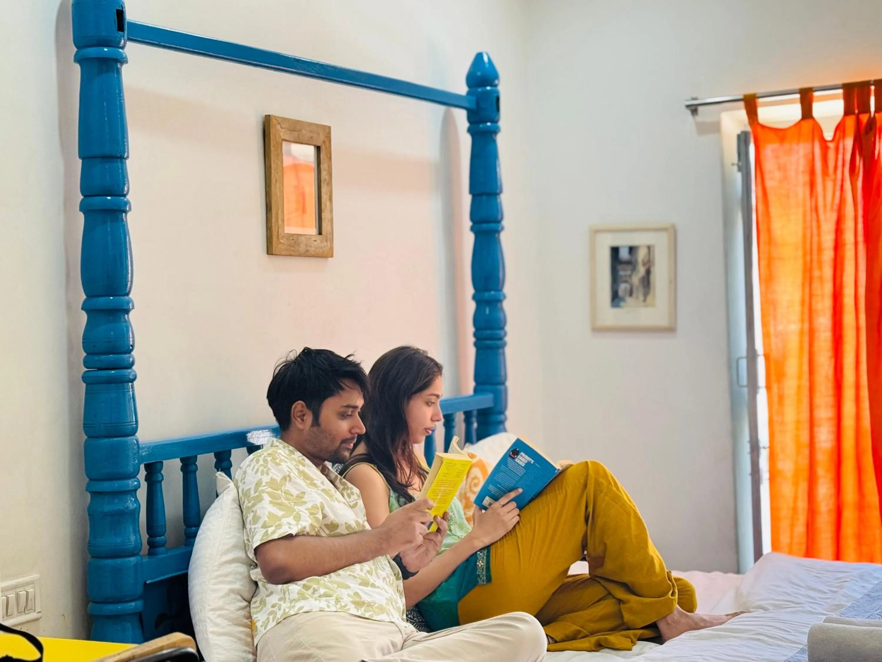 Bed in Jaisalmer Hostel Crowd