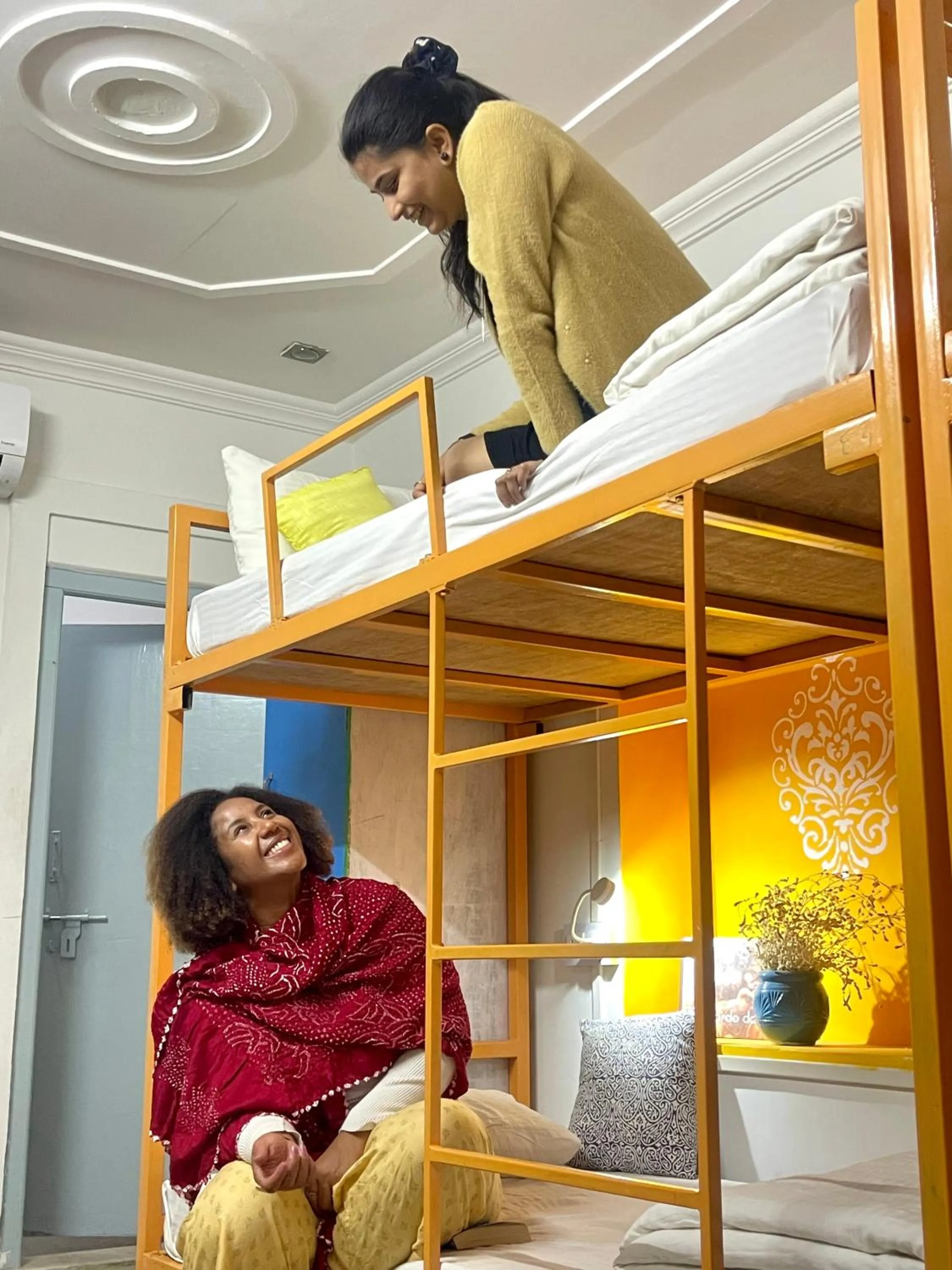 People, Bed in Jaisalmer Hostel Crowd