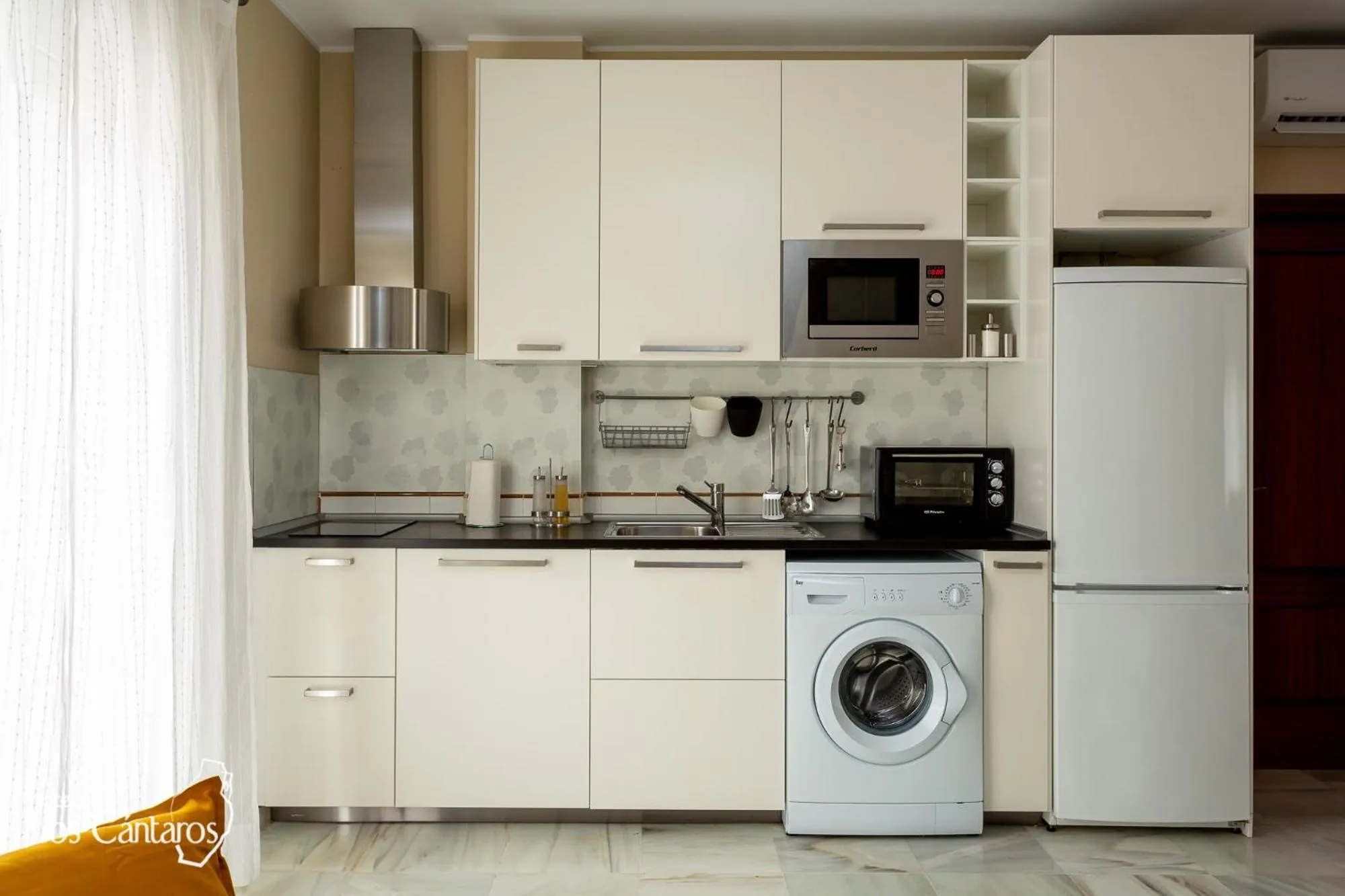 Kitchen or kitchenette in Apartamentos Los Cantaros