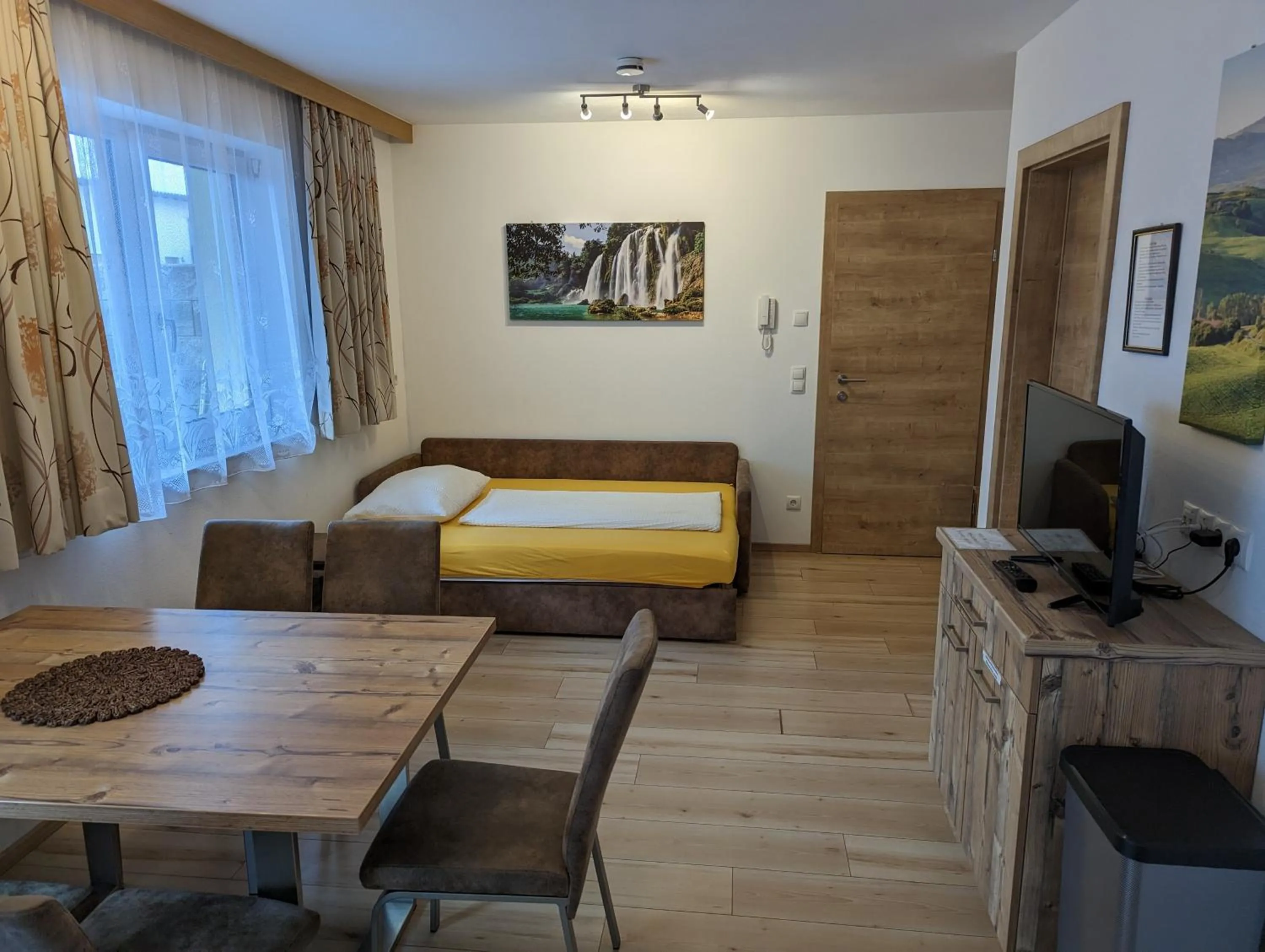 Bed in Appartements Gotthardt