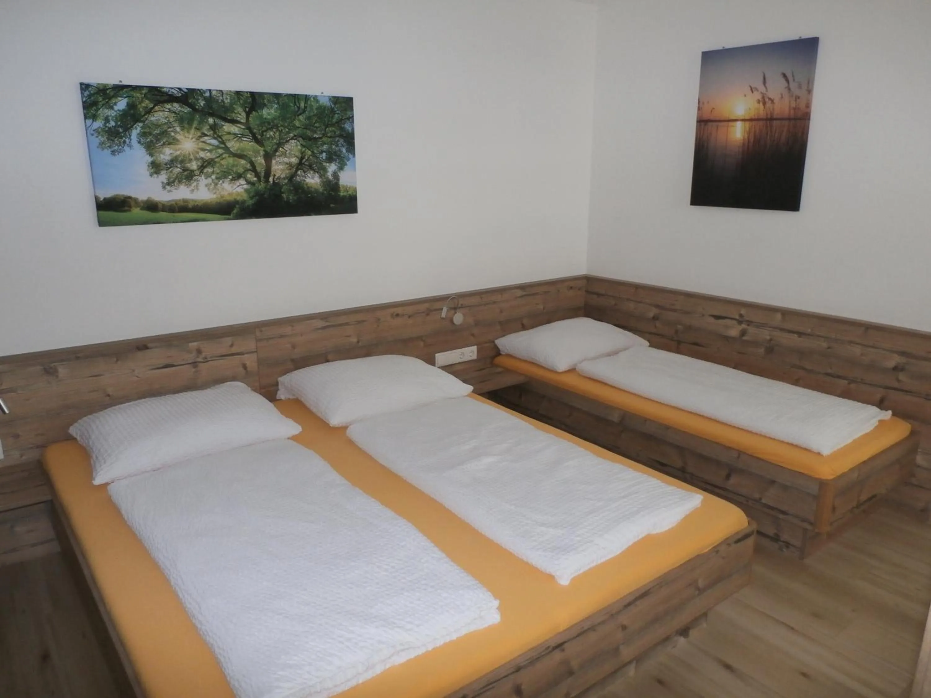 Bed in Appartements Gotthardt